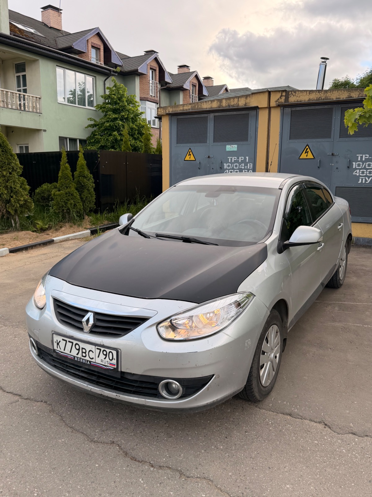 Renault Fluence, 2011 — обложка