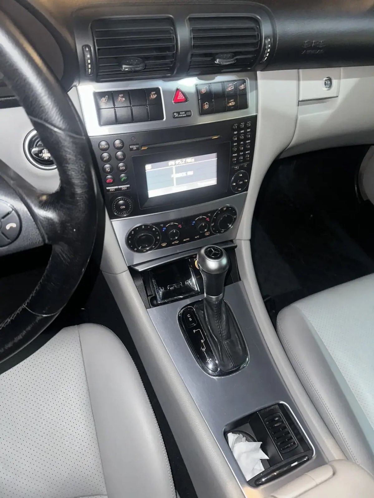 Mercedes-Benz СLС 230, 2008 — Салон