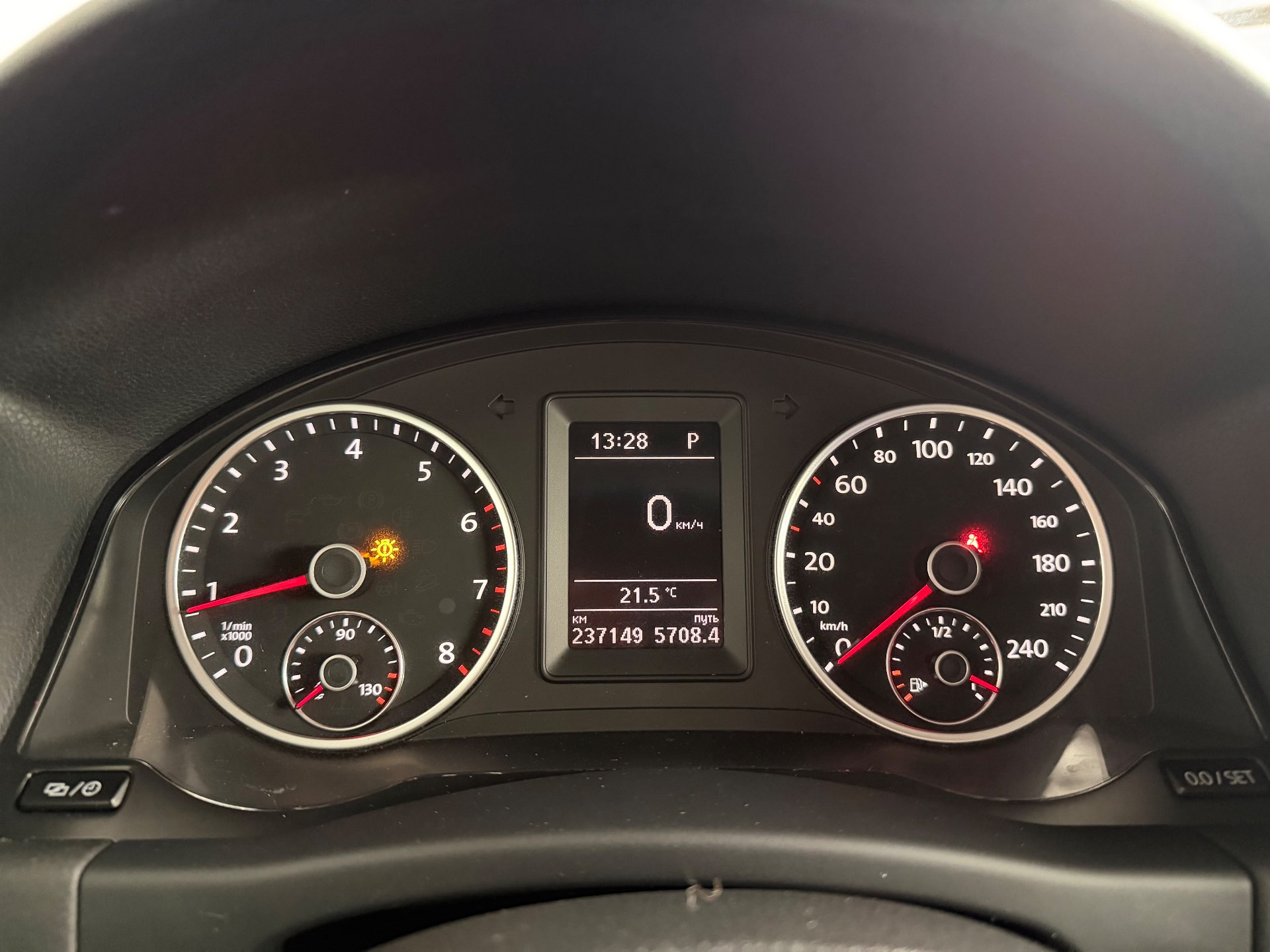 Volkswagen Tiguan, 2016 — Салон