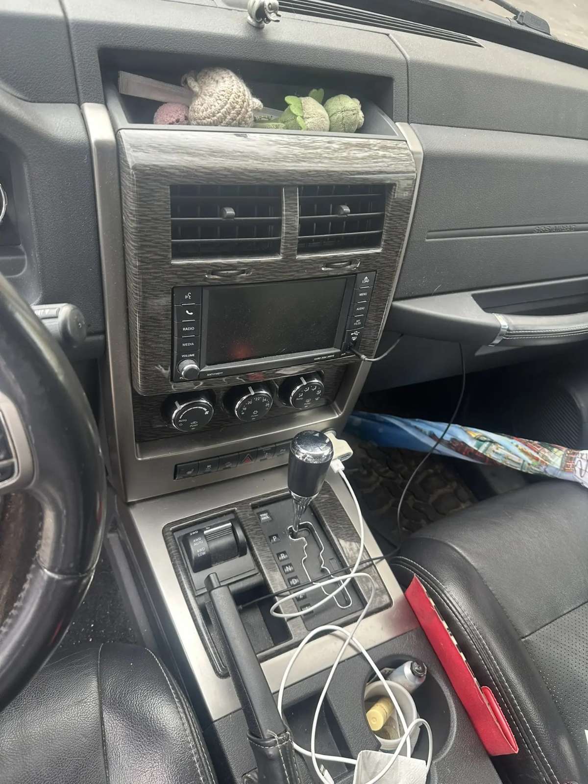 Jeep СНЕRОКЕЕ LIМIТЕD ЕDIТIОN, 2012 — Салон