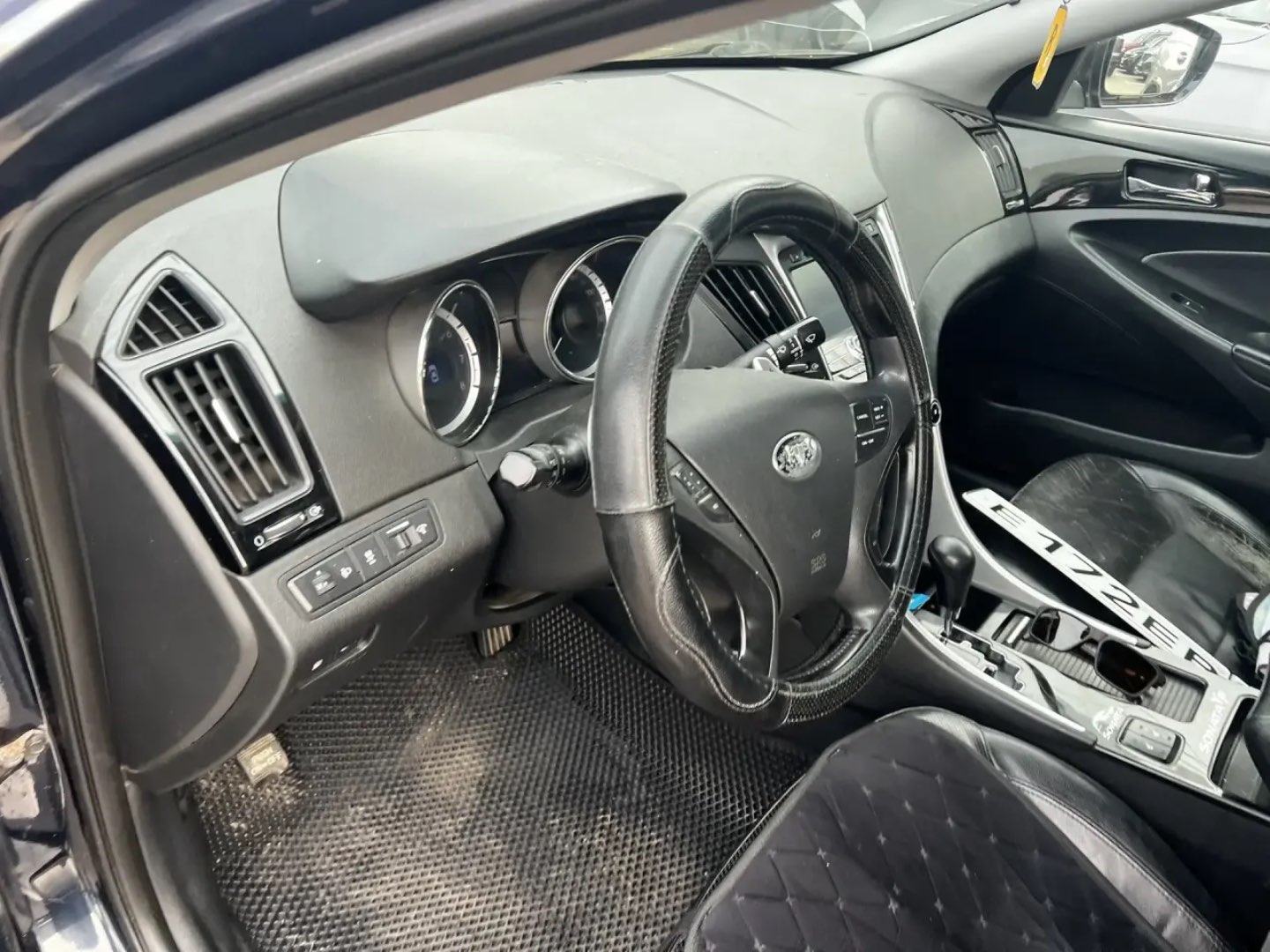 Hyundai Sonata, 2010 — Салон