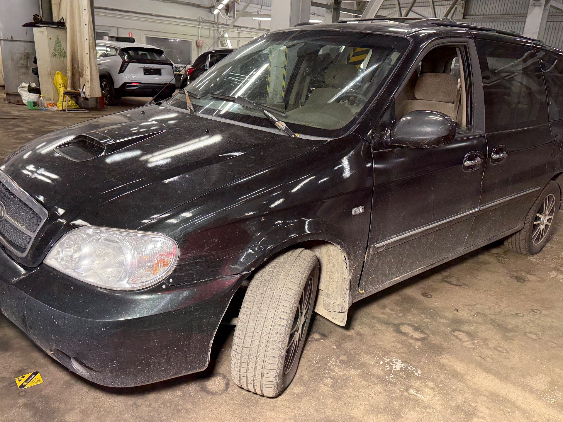 Kia Carnival, 2004 — Снаружи