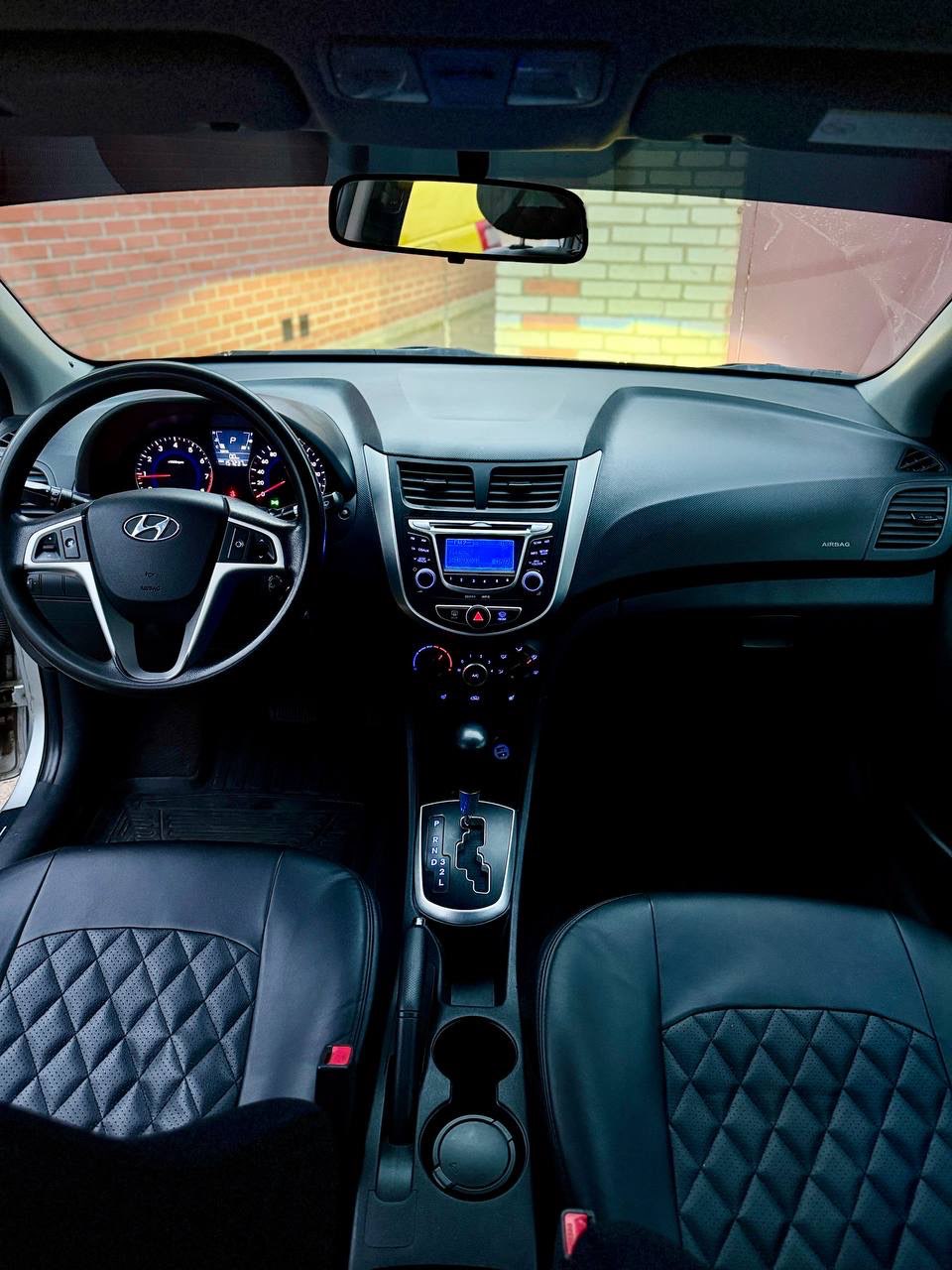 Hyundai Solaris, 2012 — Салон