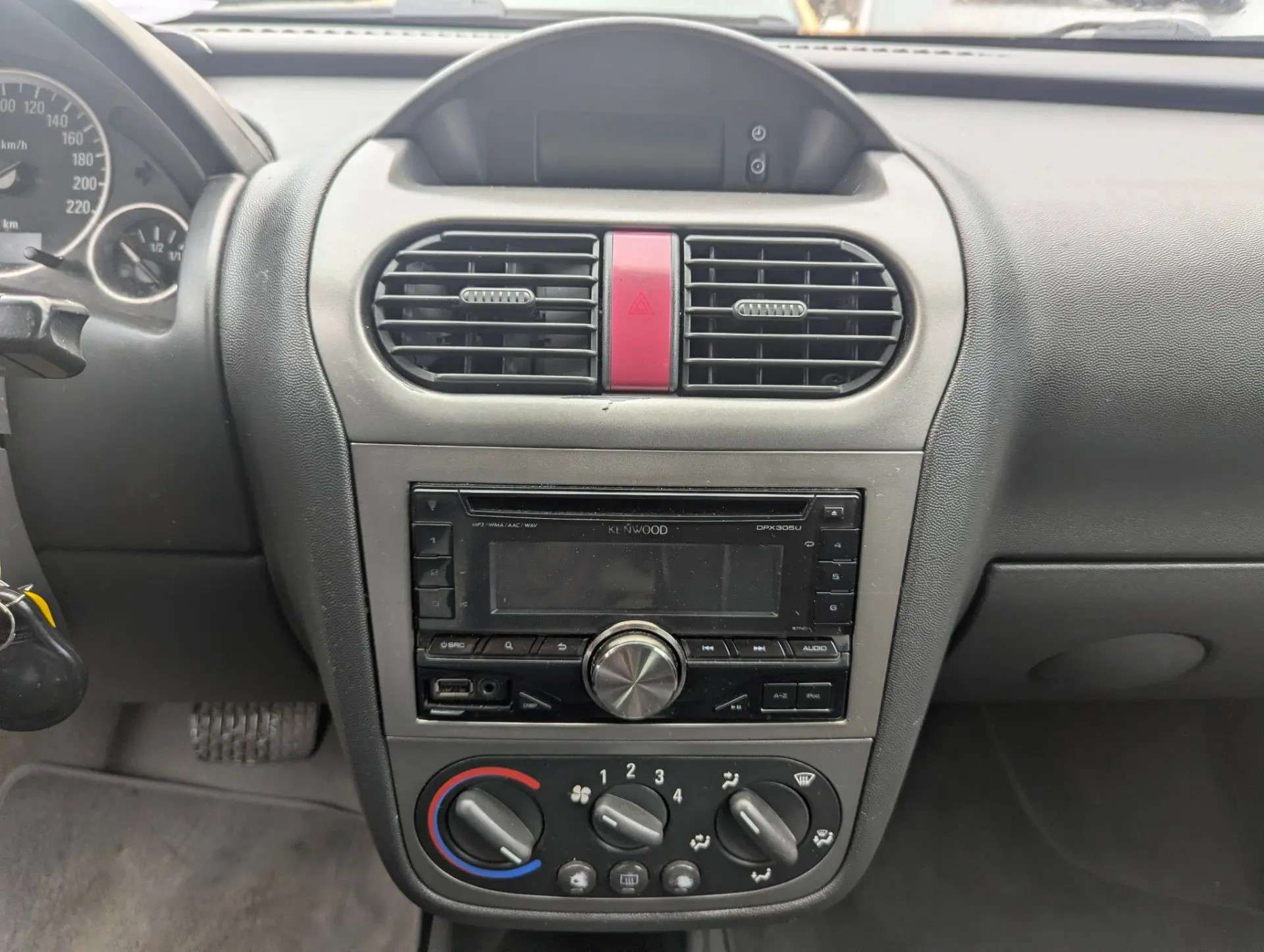 Opel Corsa, 2005 — Салон