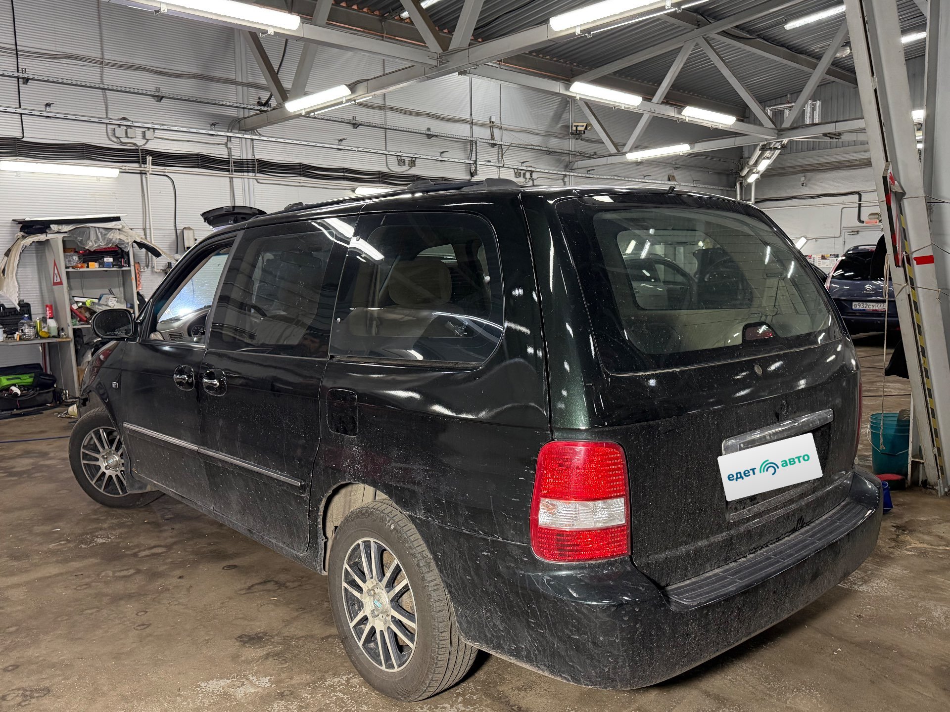 Kia Carnival, 2004 — Снаружи