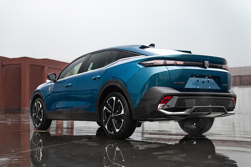 Битва титанов 2025: Обзор Peugeot 408X и Tank 400 на Российском рынке