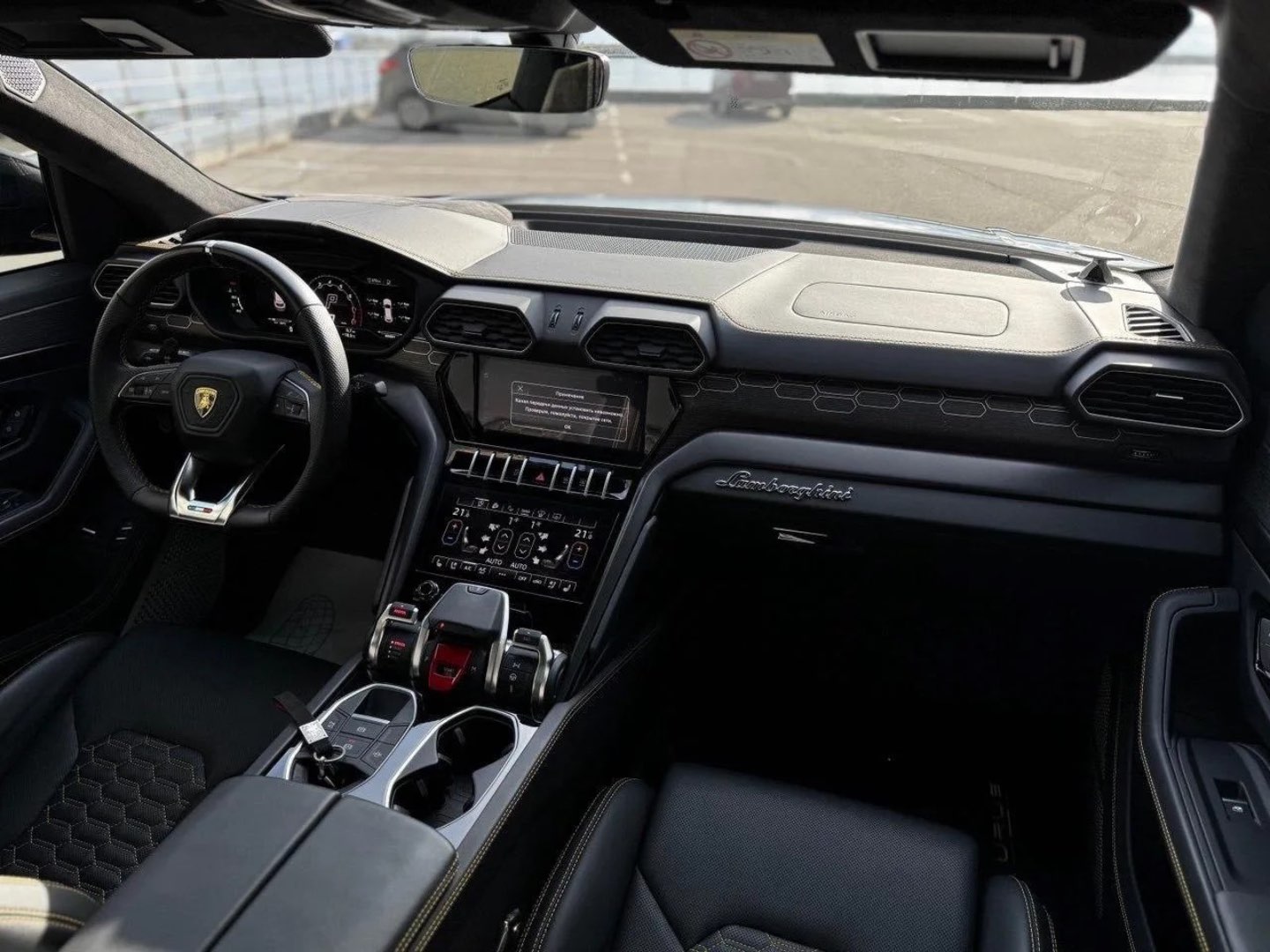 Lamborghini Urus, 2022 — Салон