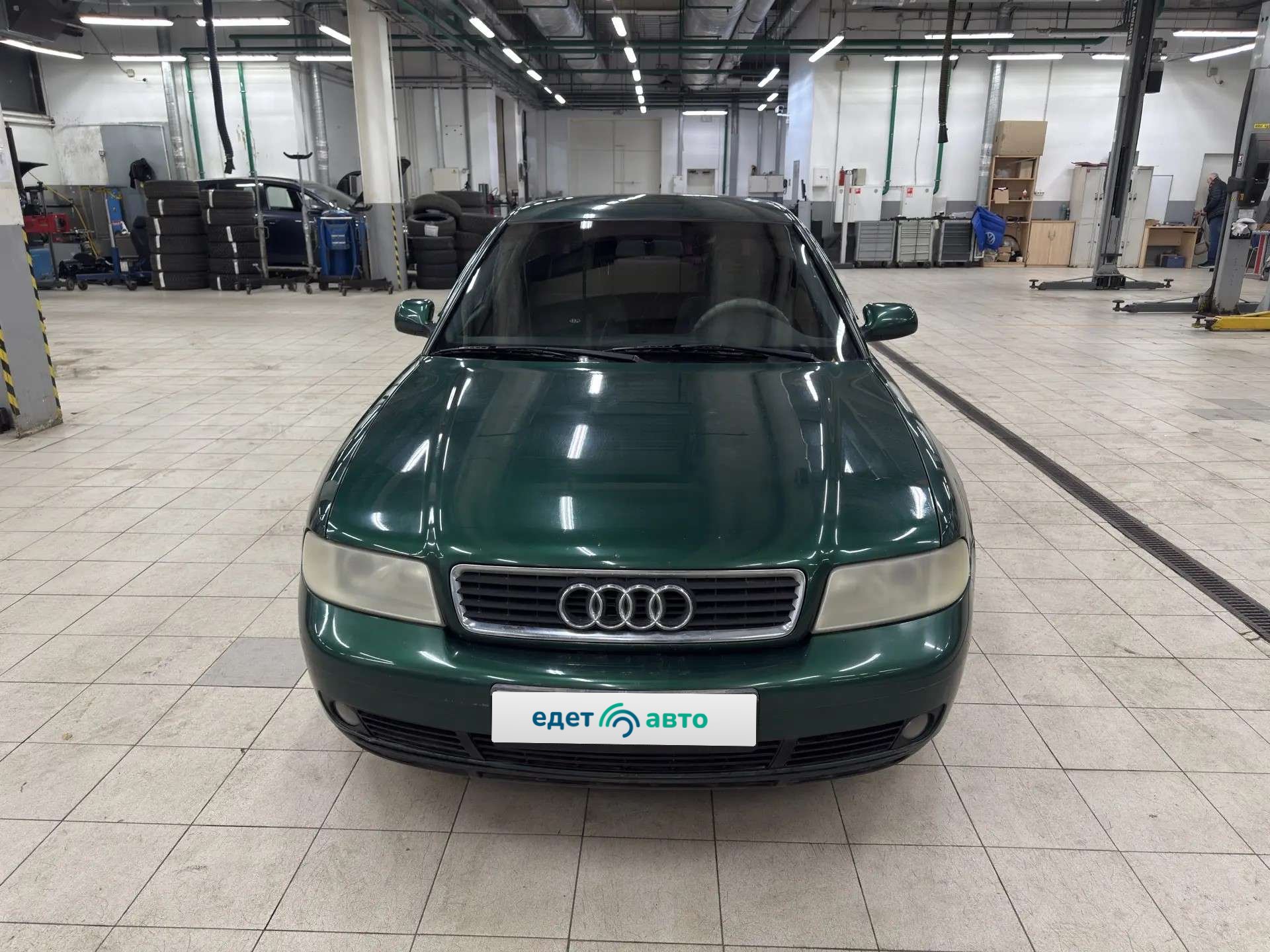 Audi A4, 1999 — Снаружи