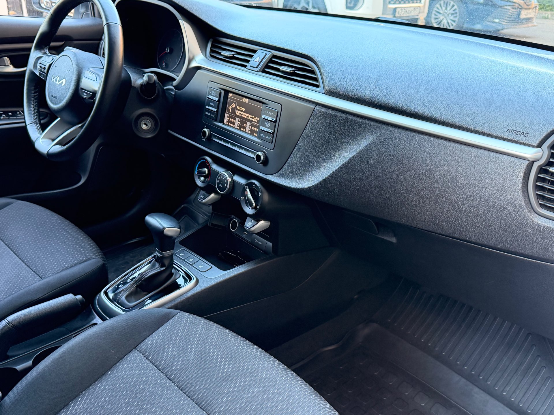 Kia Rio, 2021 — Салон