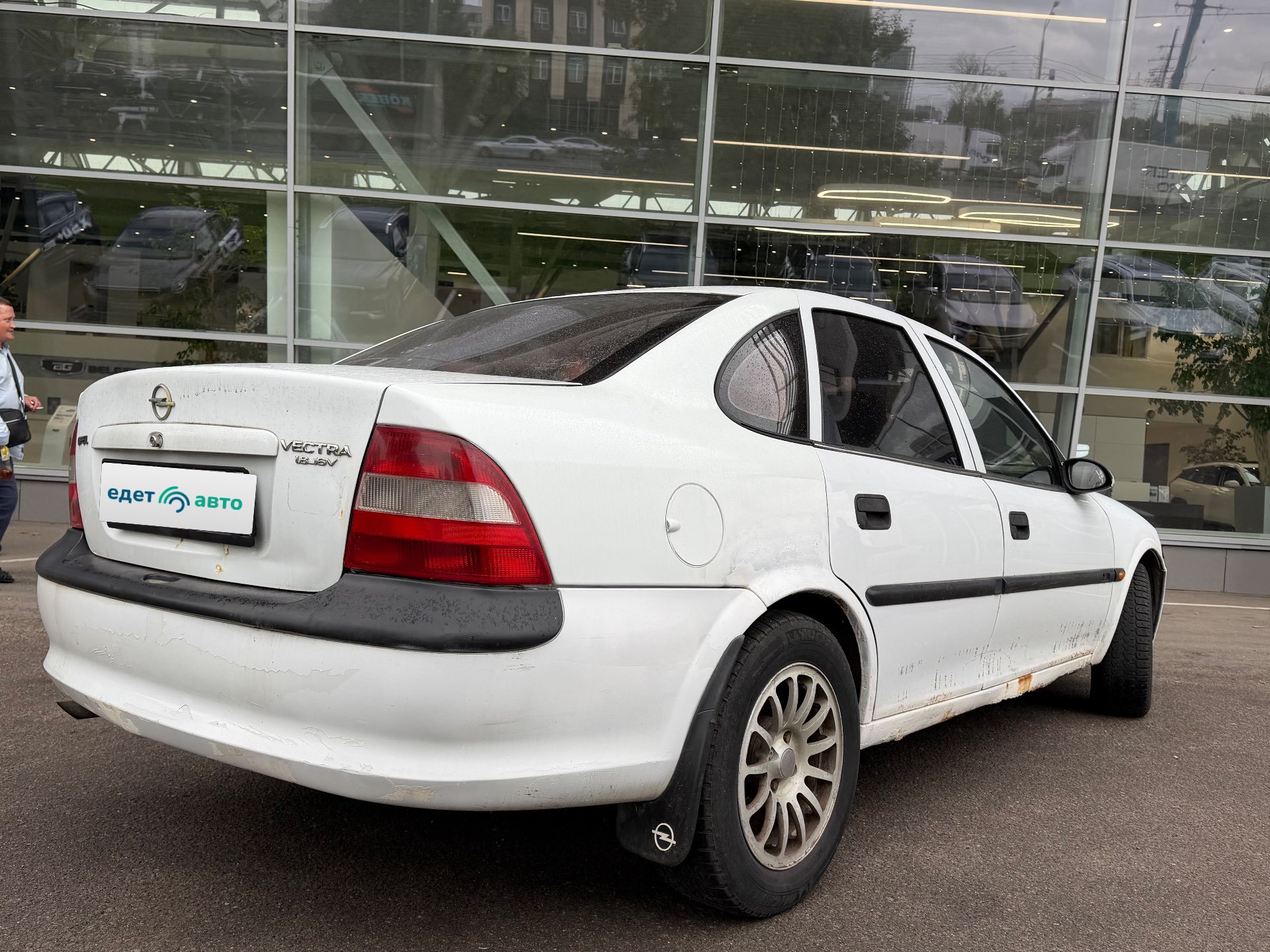 Opel Vectra, 1996 — Снаружи