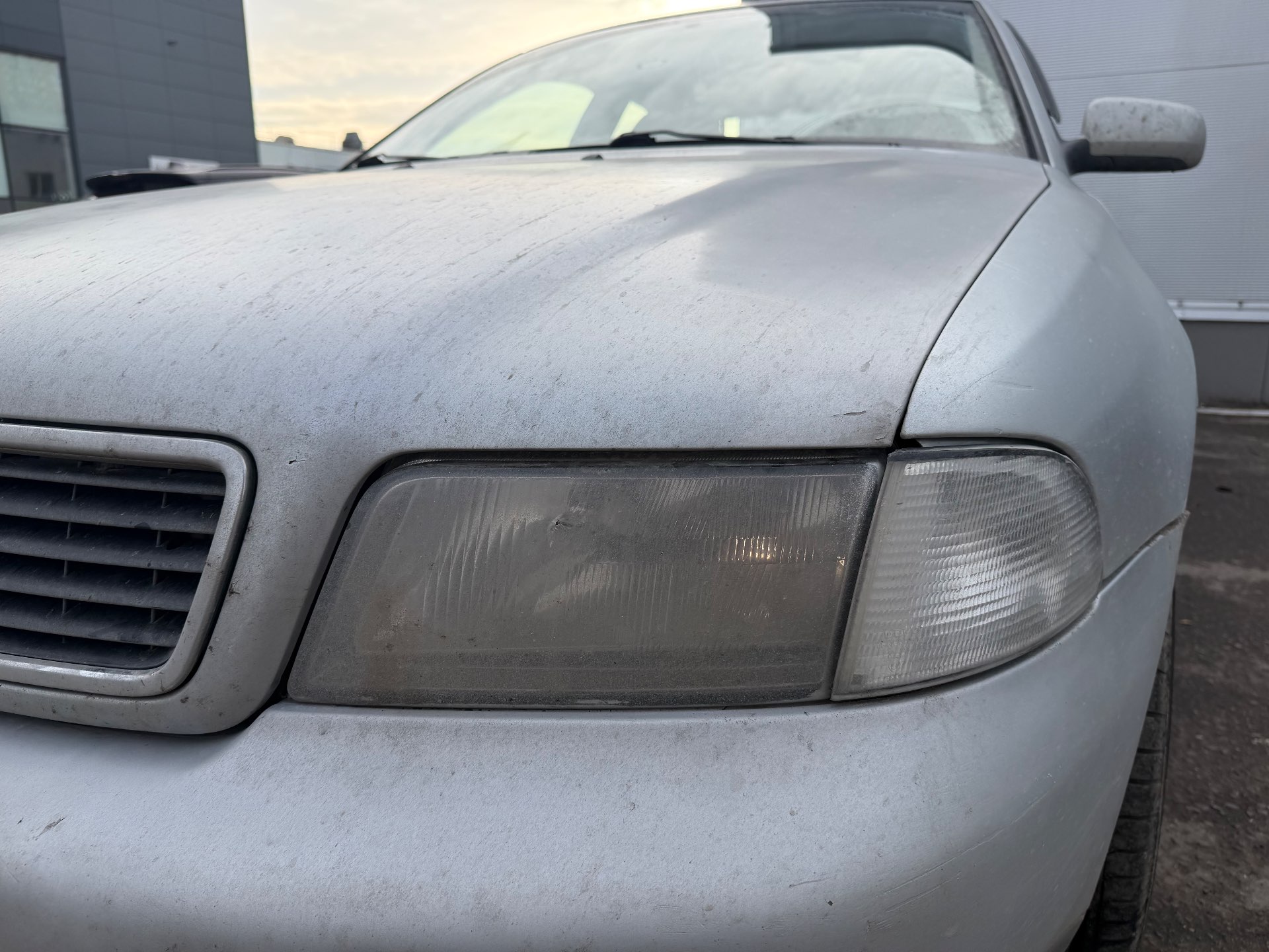 Audi A4, 1997 — Снаружи