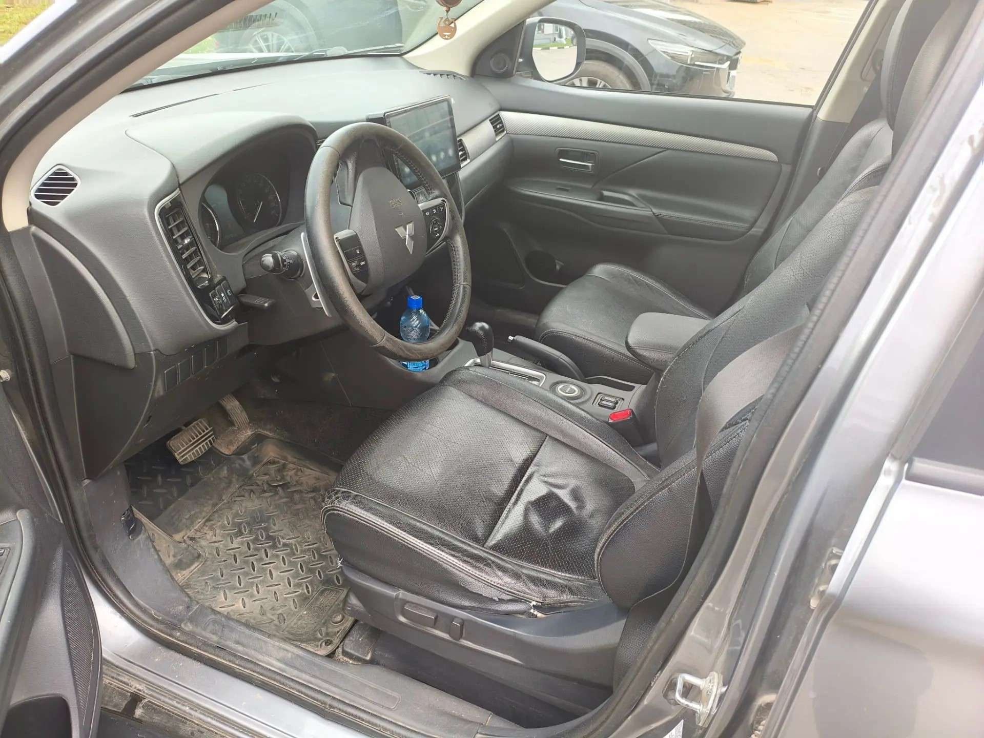 Mitsubishi Outlander, 2012 — Салон