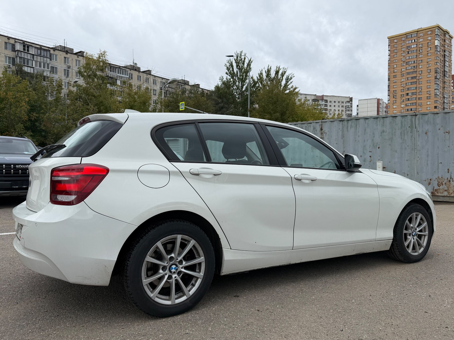 BMW 116I, 2012 — Снаружи