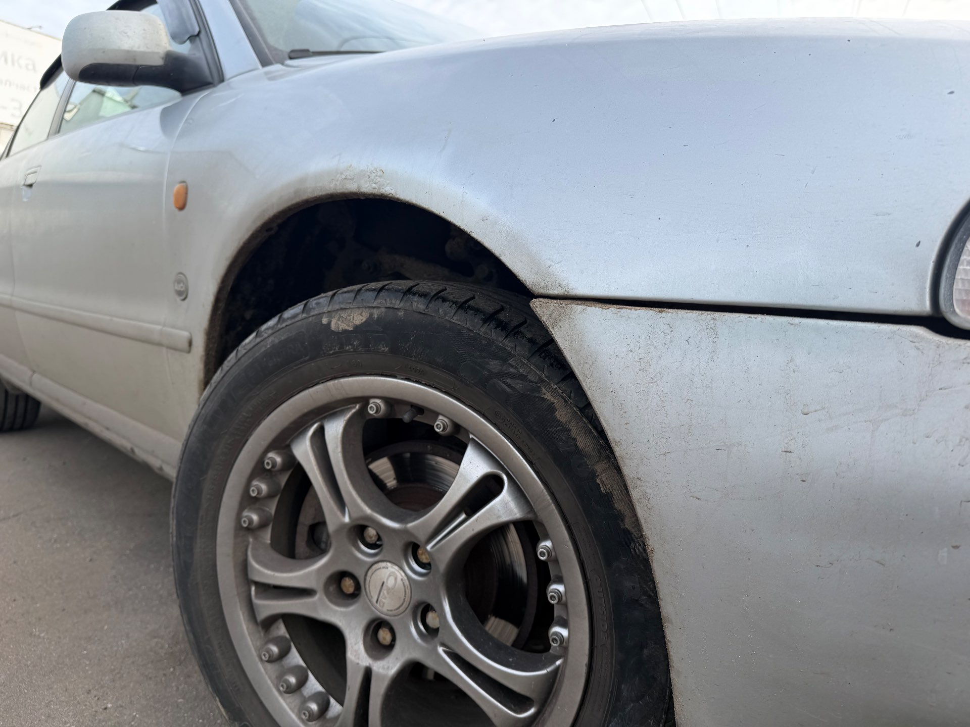 Audi A4, 1997 — Снаружи