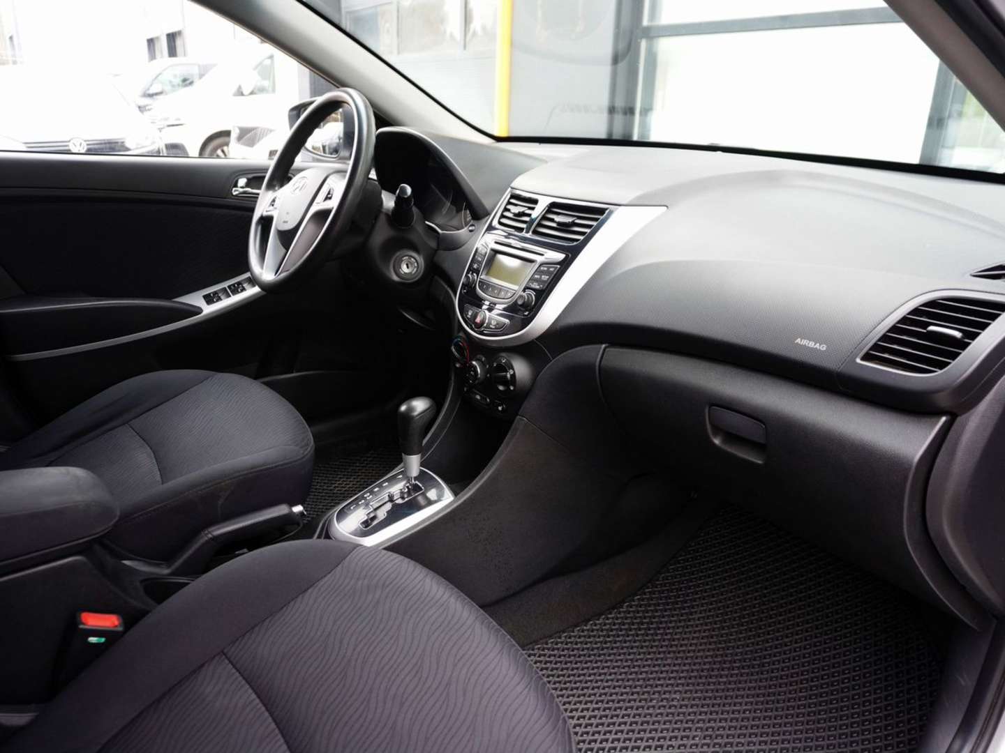 Hyundai Solaris, 2013 — Салон