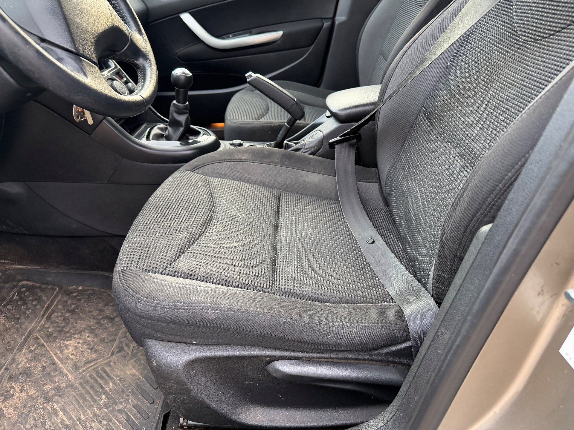 Peugeot 408, 2012 — Салон