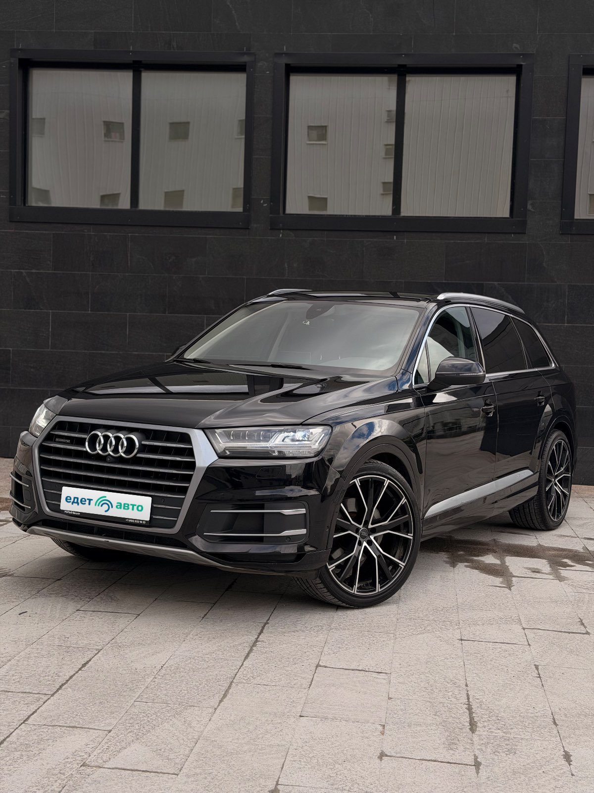 Audi Q7, 2016 — обложка