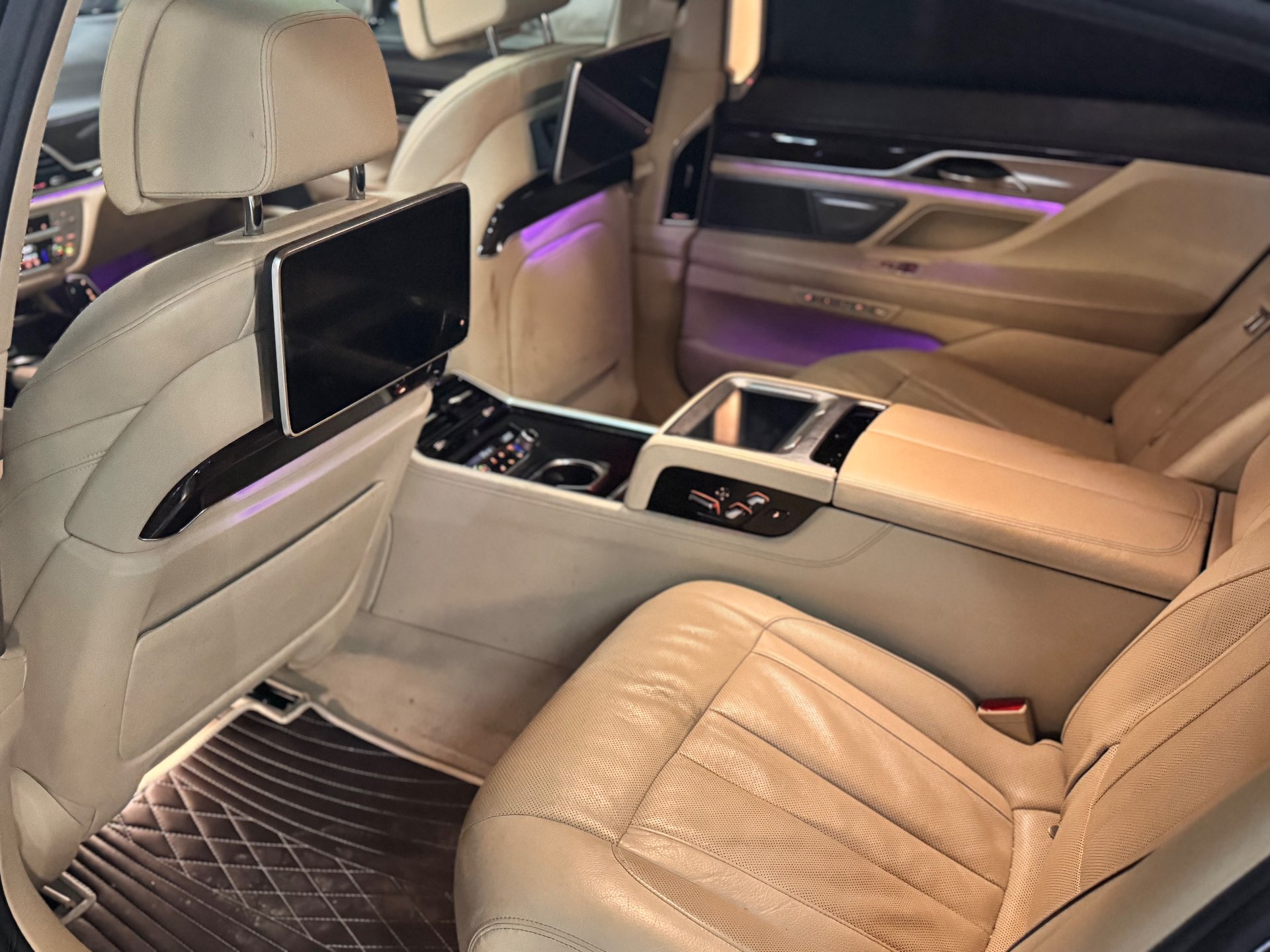 BMW 750LI XDRIVE, 2015 — Салон