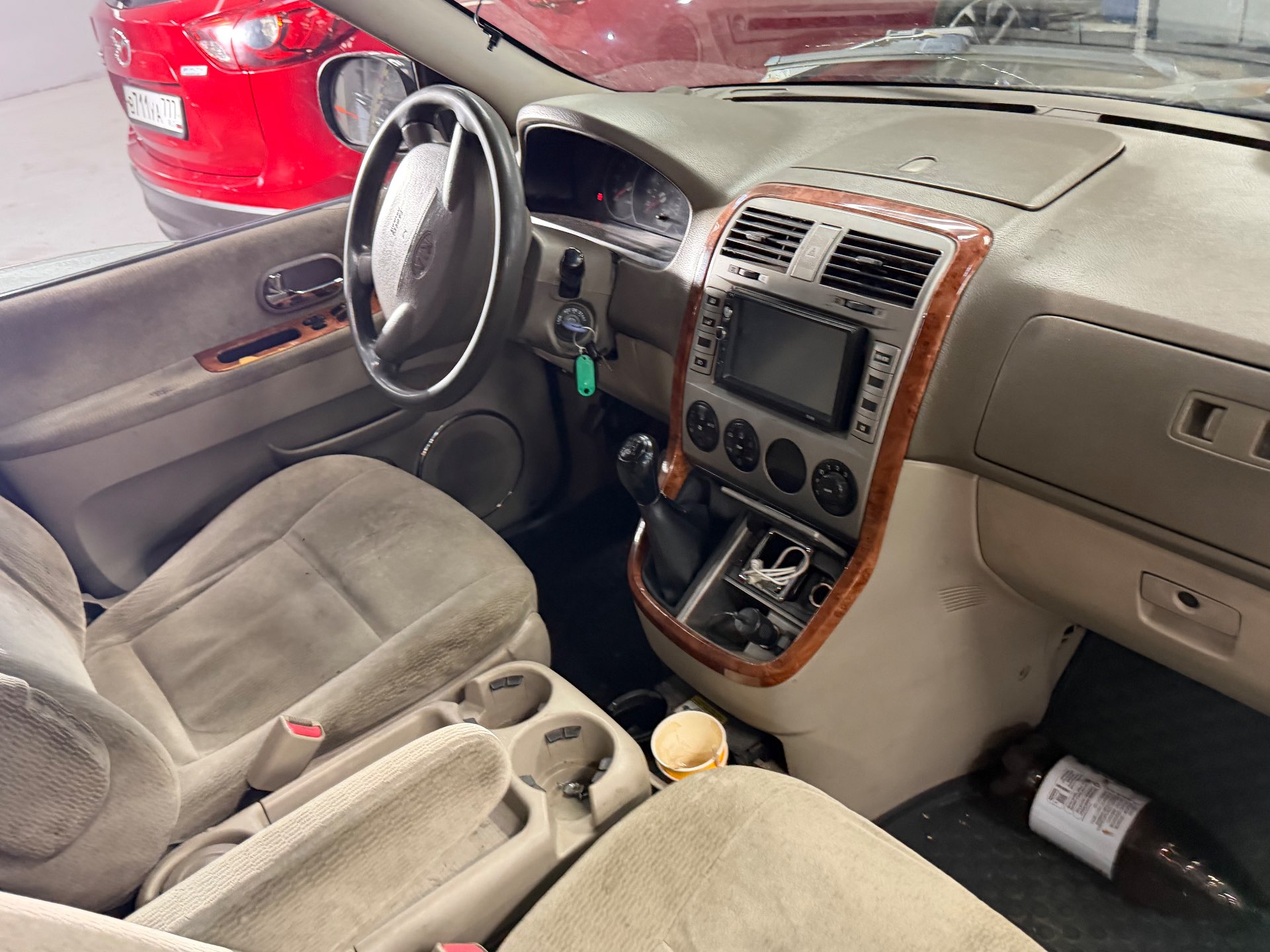 Kia Carnival, 2004 — Салон