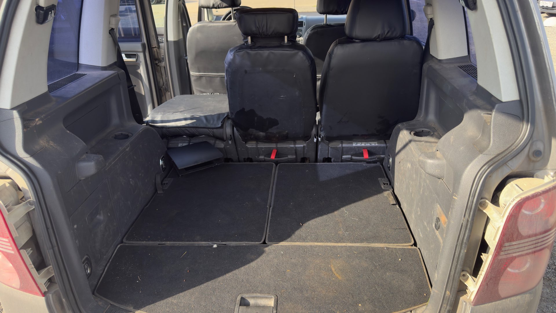 Volkswagen Touran, 2009 — Салон