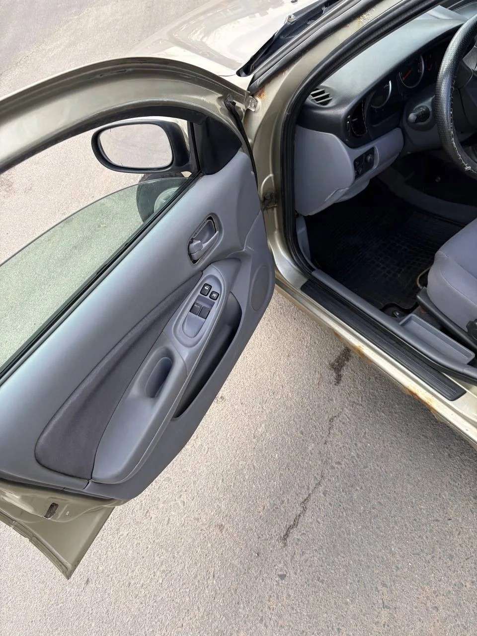 Nissan Almera, 2003 — Салон
