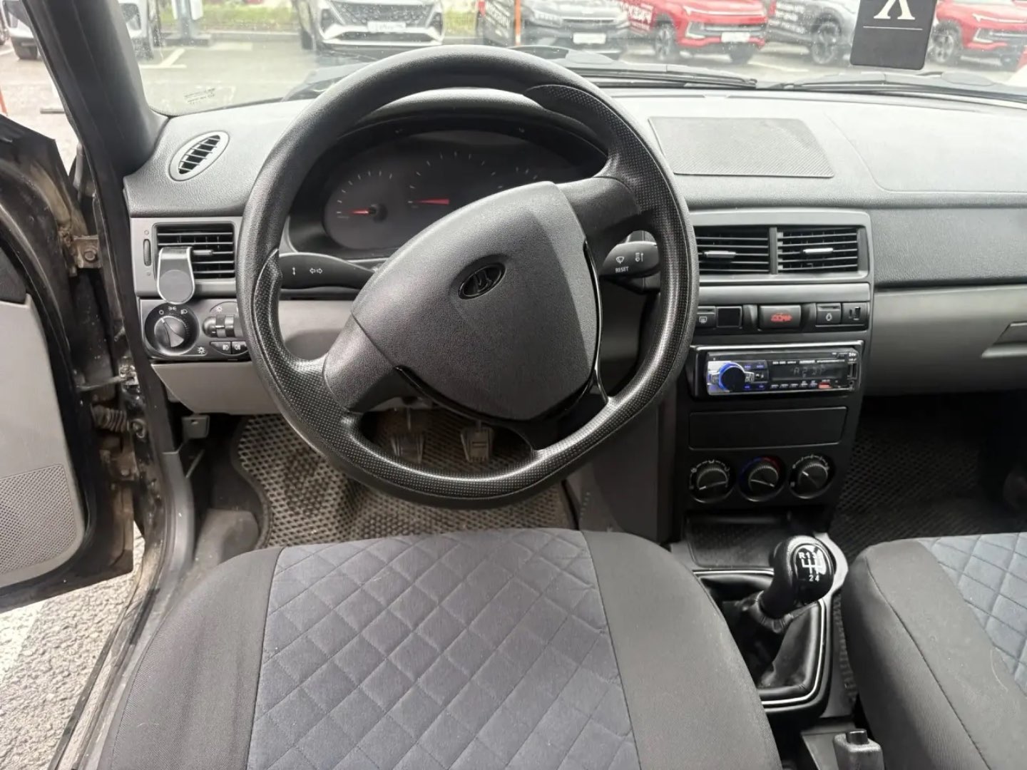 Lada (ВАЗ) Priora, 2010 — Салон
