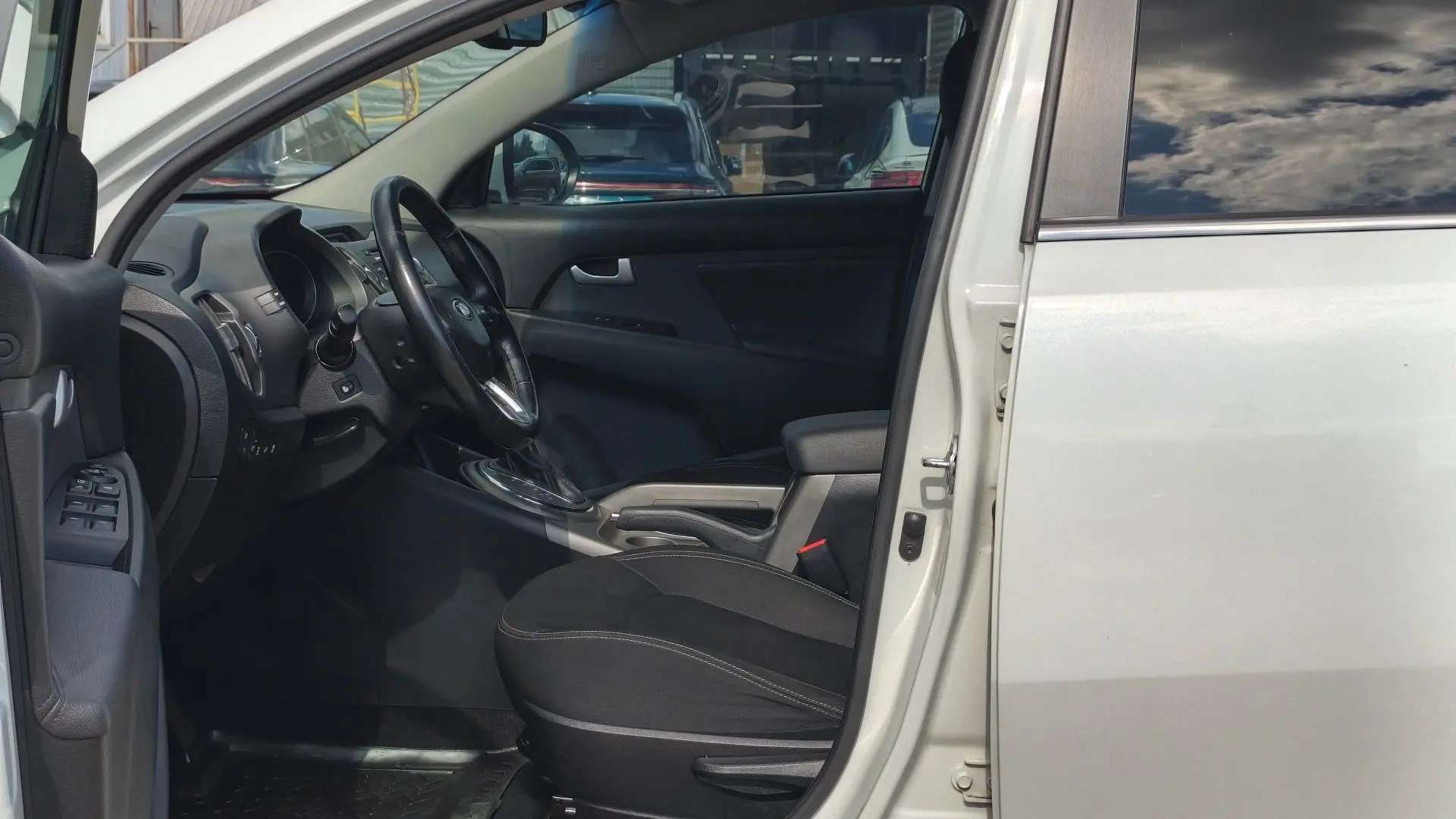 Kia SLS (SPORTAGE SL SLS), 2014 — Салон