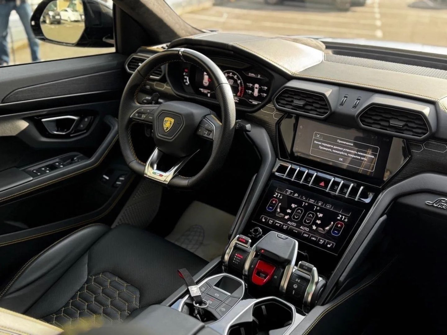Lamborghini Urus, 2022 — Салон