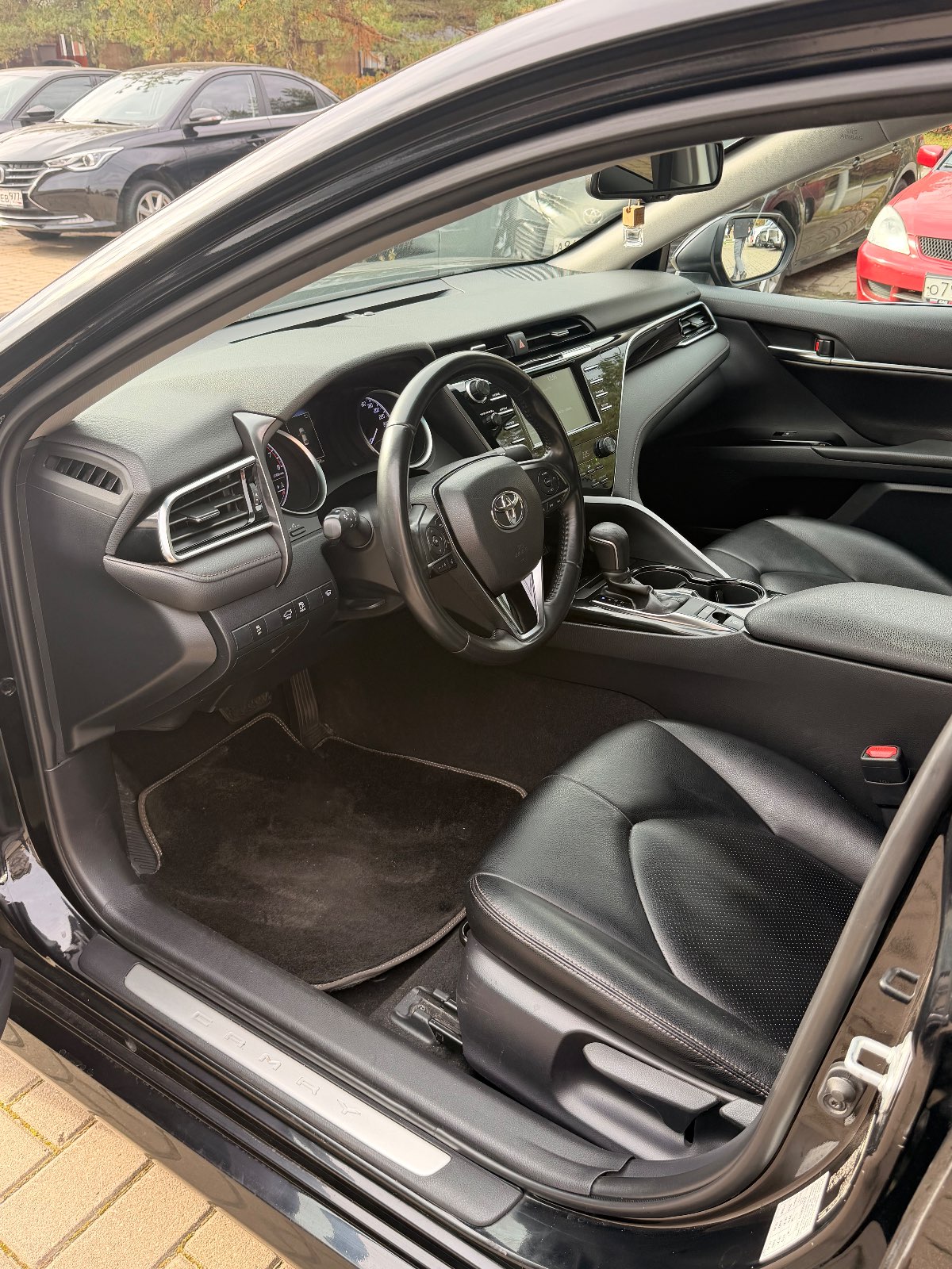Toyota Camry, 2019 — Салон