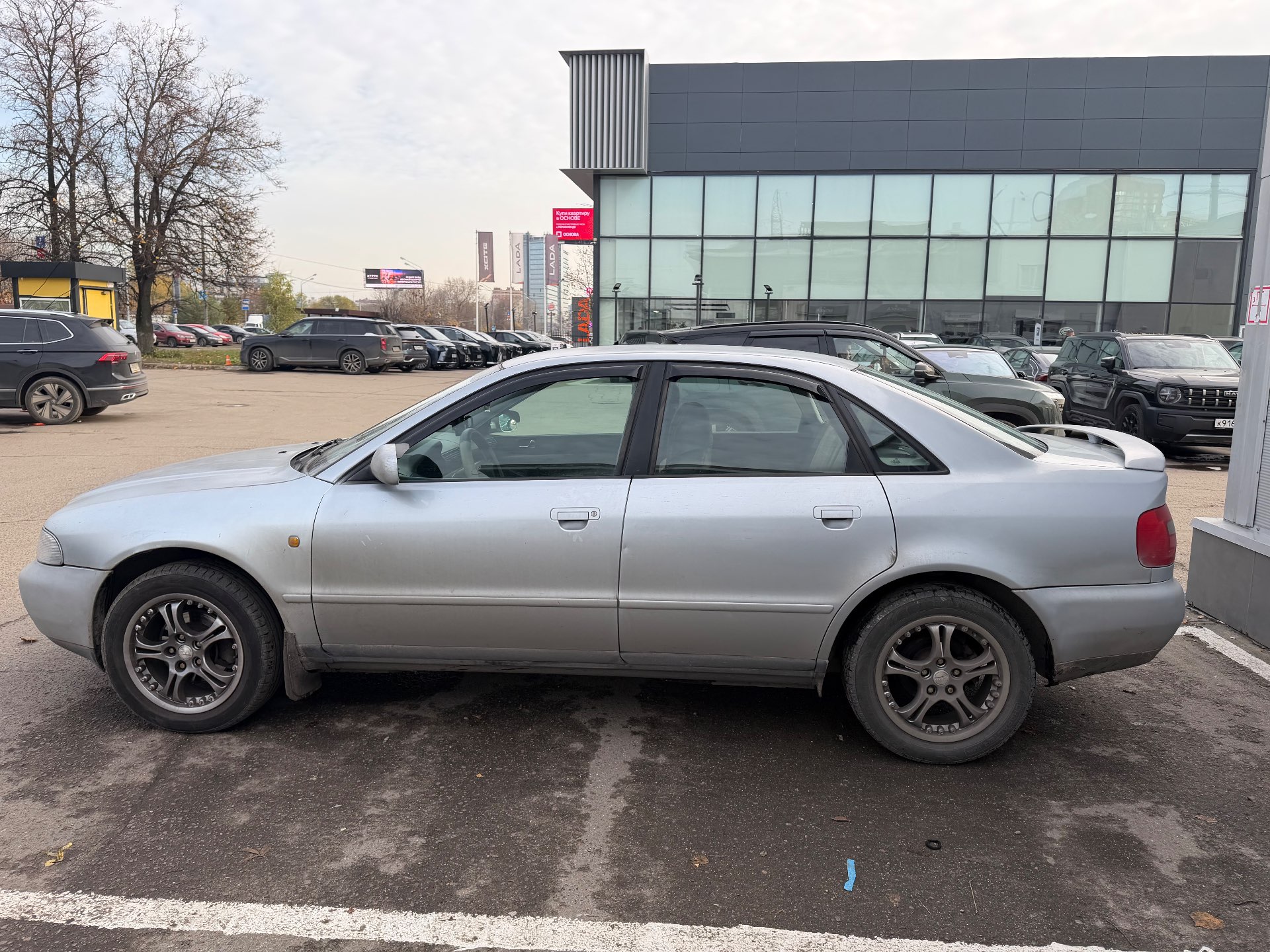 Audi A4, 1997 — Снаружи