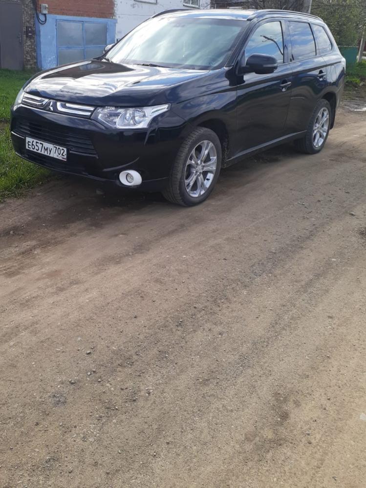 Mitsubishi Outlander 3 поколение 2013 — обложка