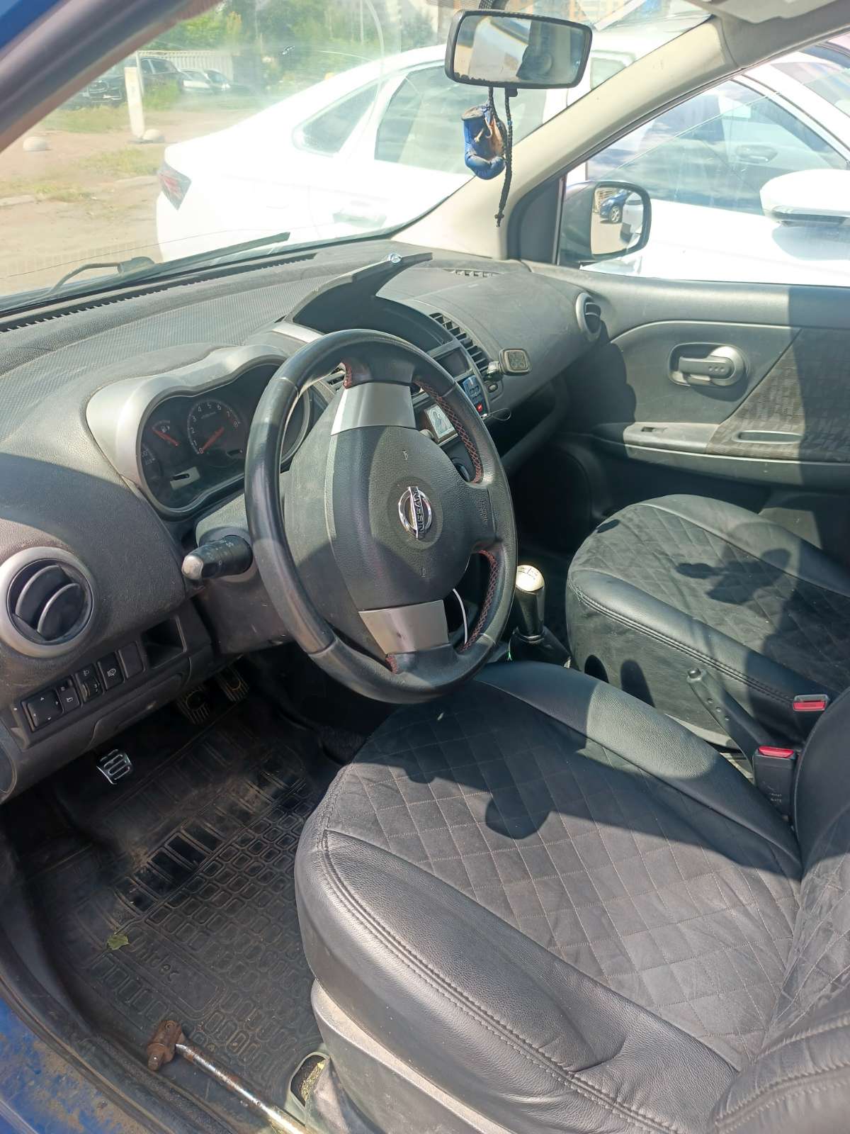 Nissan Note, 2006 — Салон