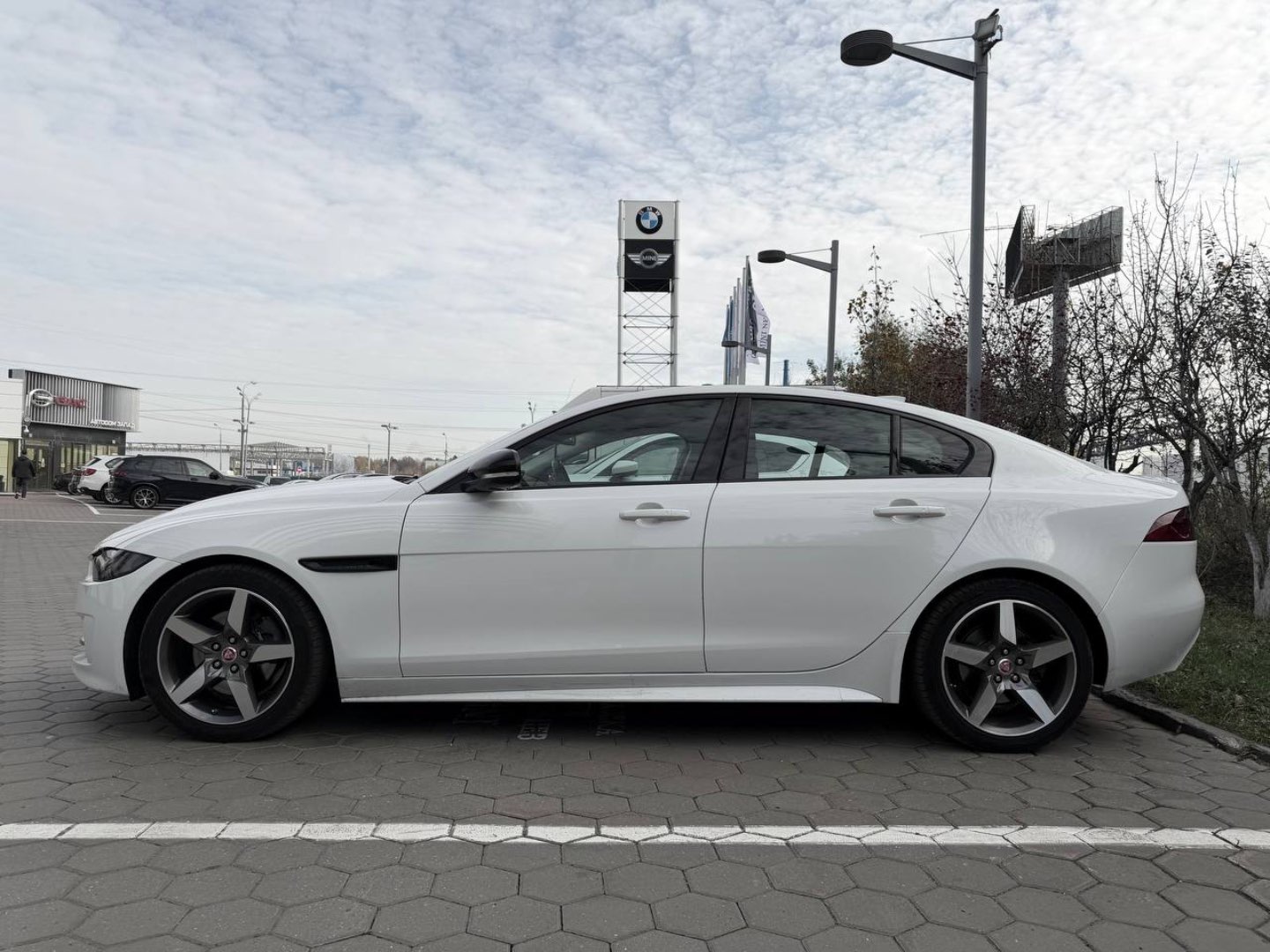 Jaguar XE, 2018 — Снаружи