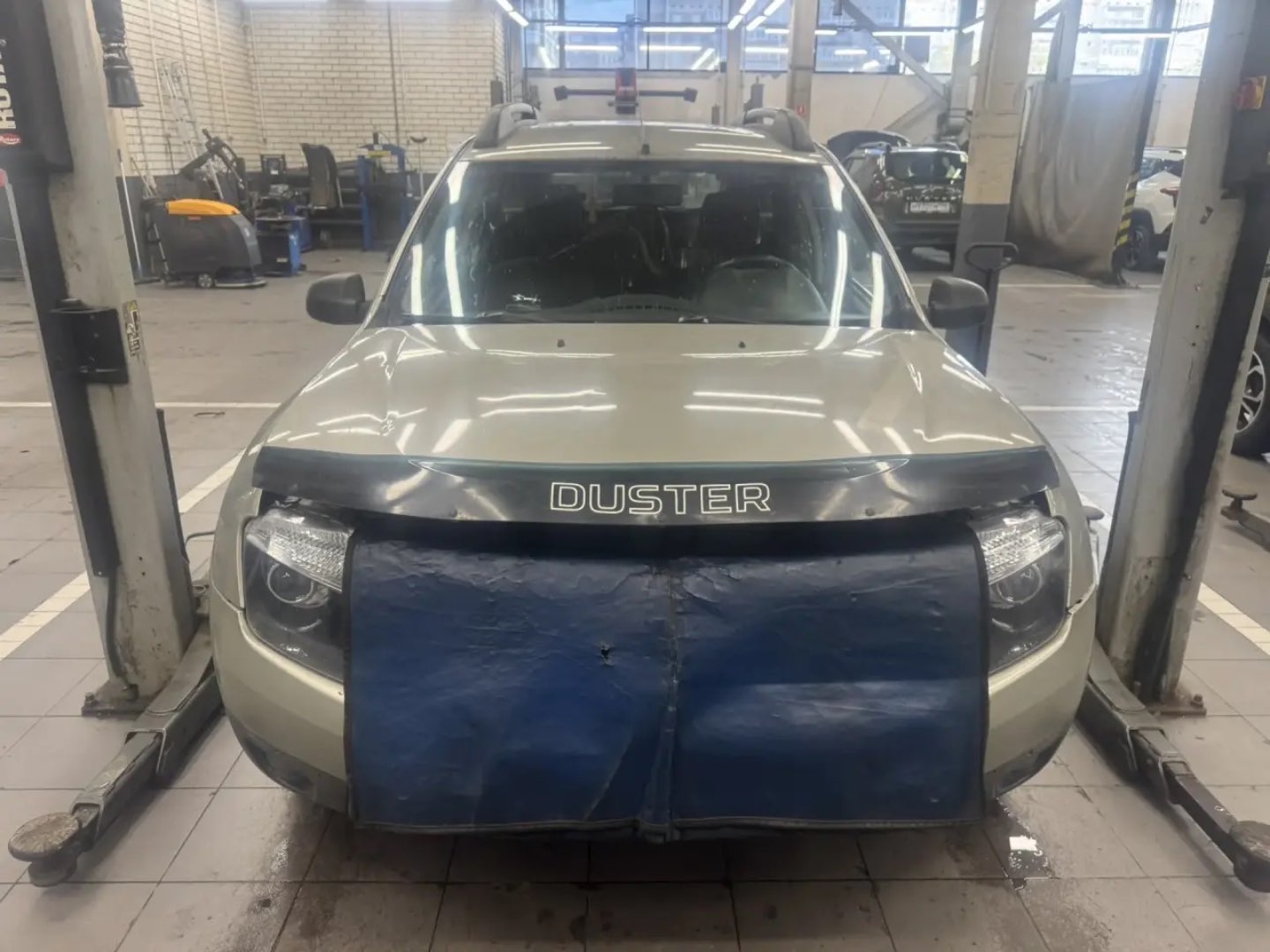 Renault Duster, 2013 — обложка