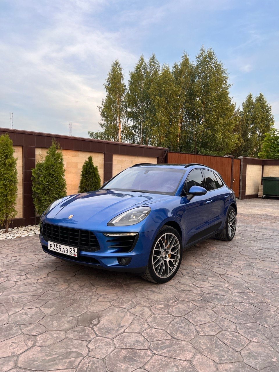 Porsche Macan, 2015 — обложка