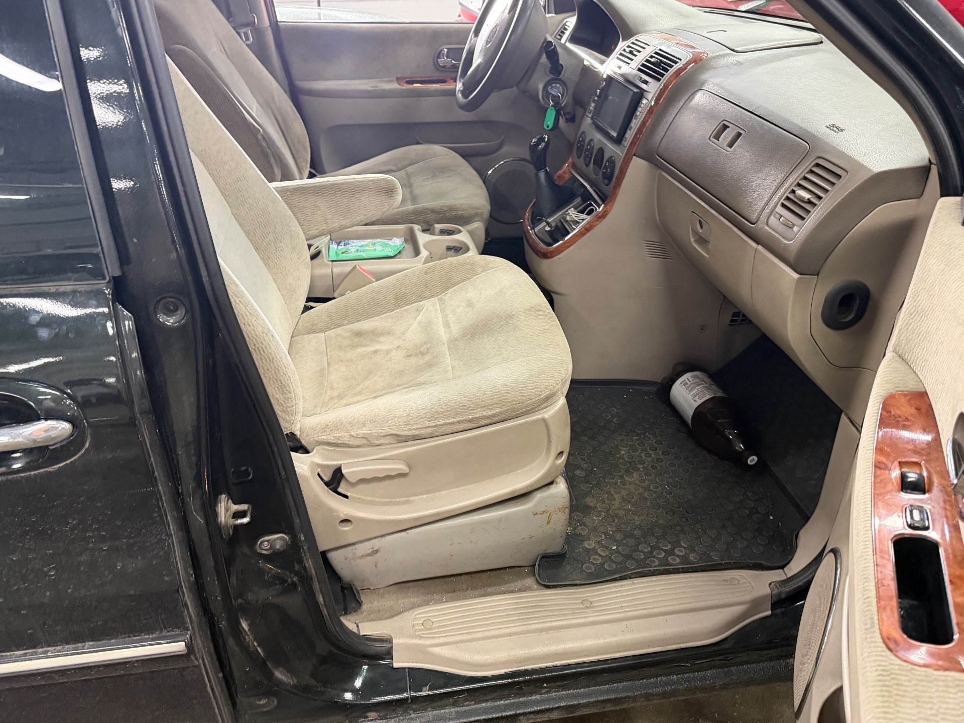 Kia Carnival, 2004 — Салон