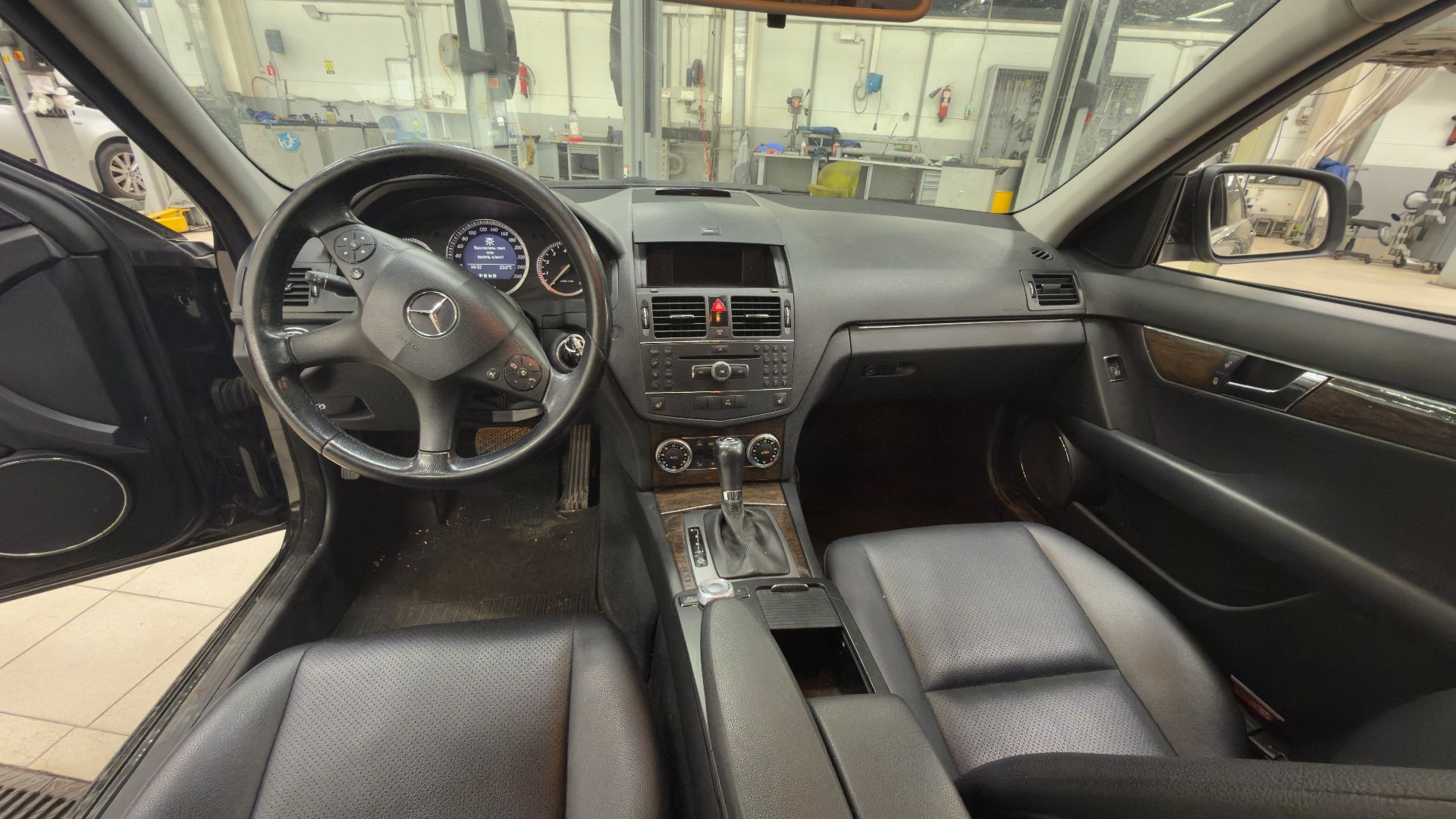 Mercedes-Benz С280 4 МАТIС, 2008 — Салон