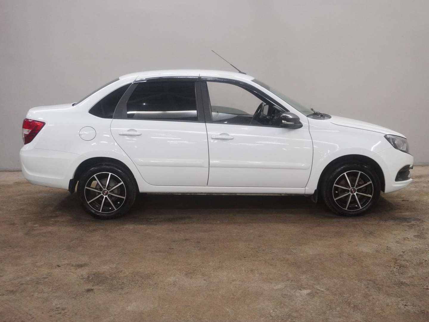 LADA GRANTA, 2023 — Снаружи