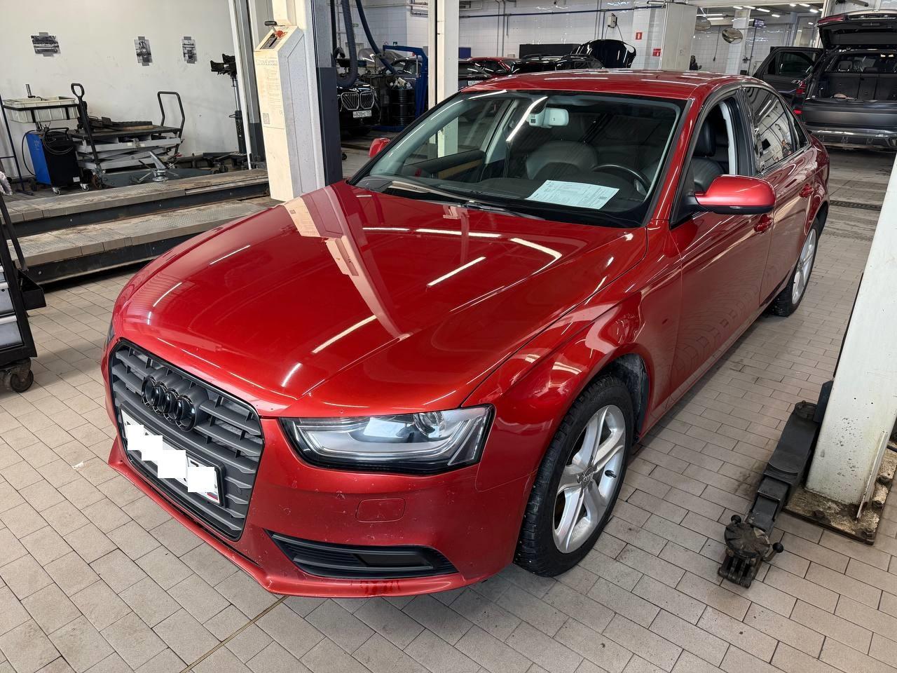 Audi A4, 2012 — обложка