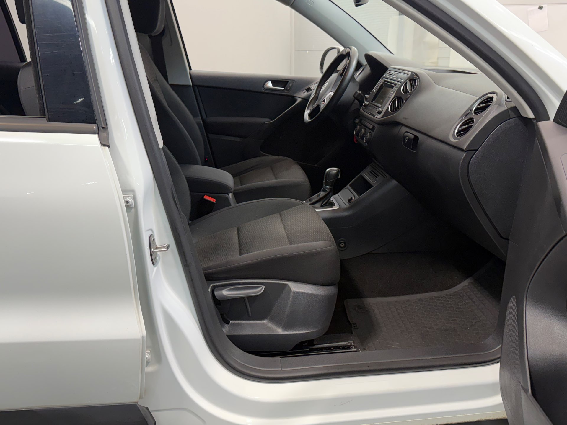Volkswagen Tiguan, 2016 — Салон