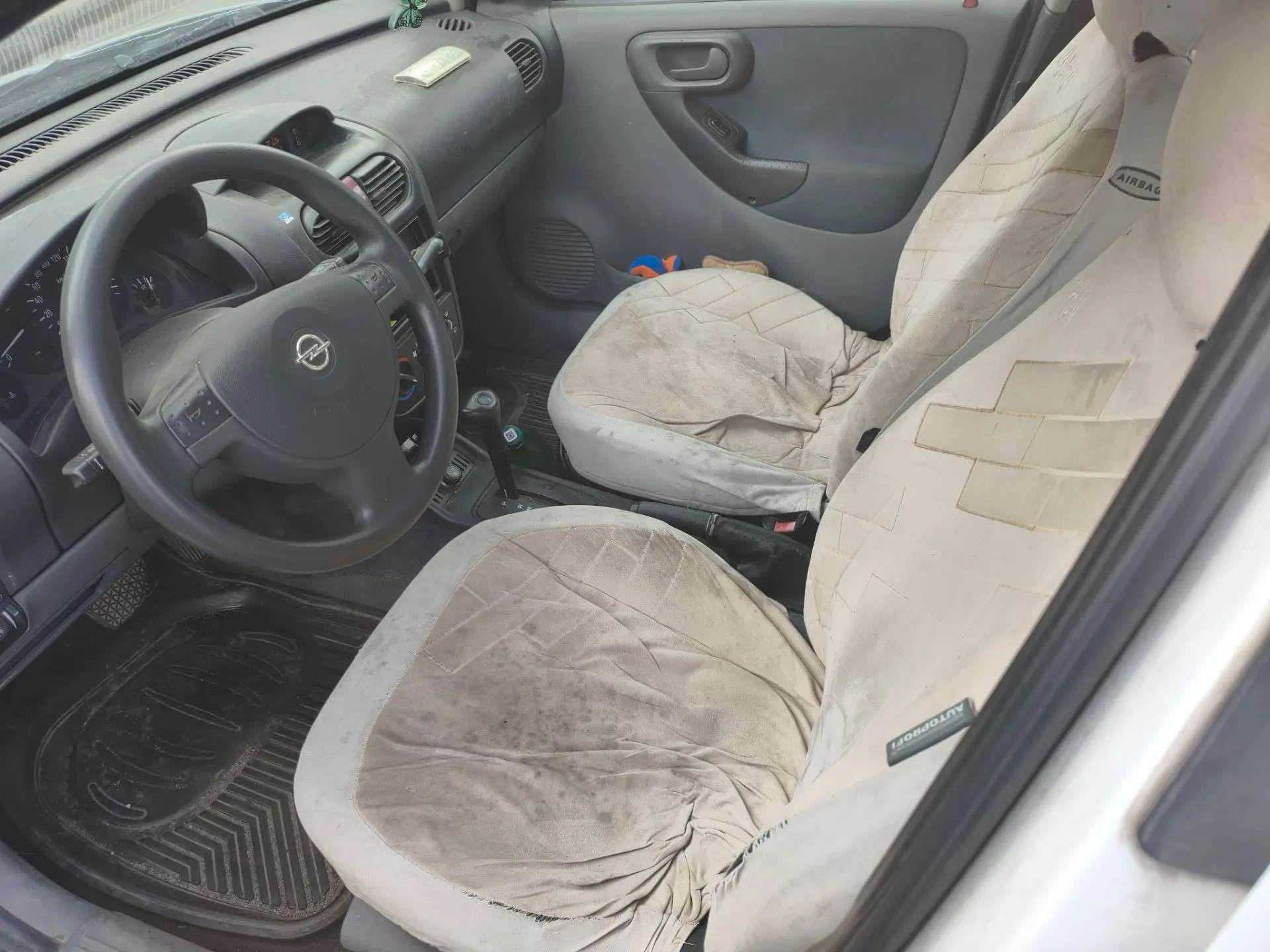 Opel Corsa, 2001 — Салон