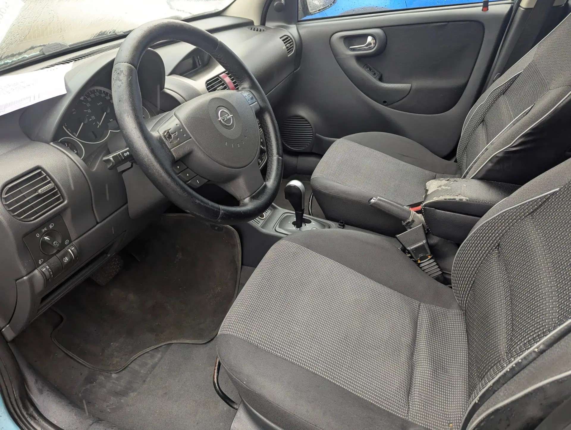 Opel Corsa, 2005 — Салон