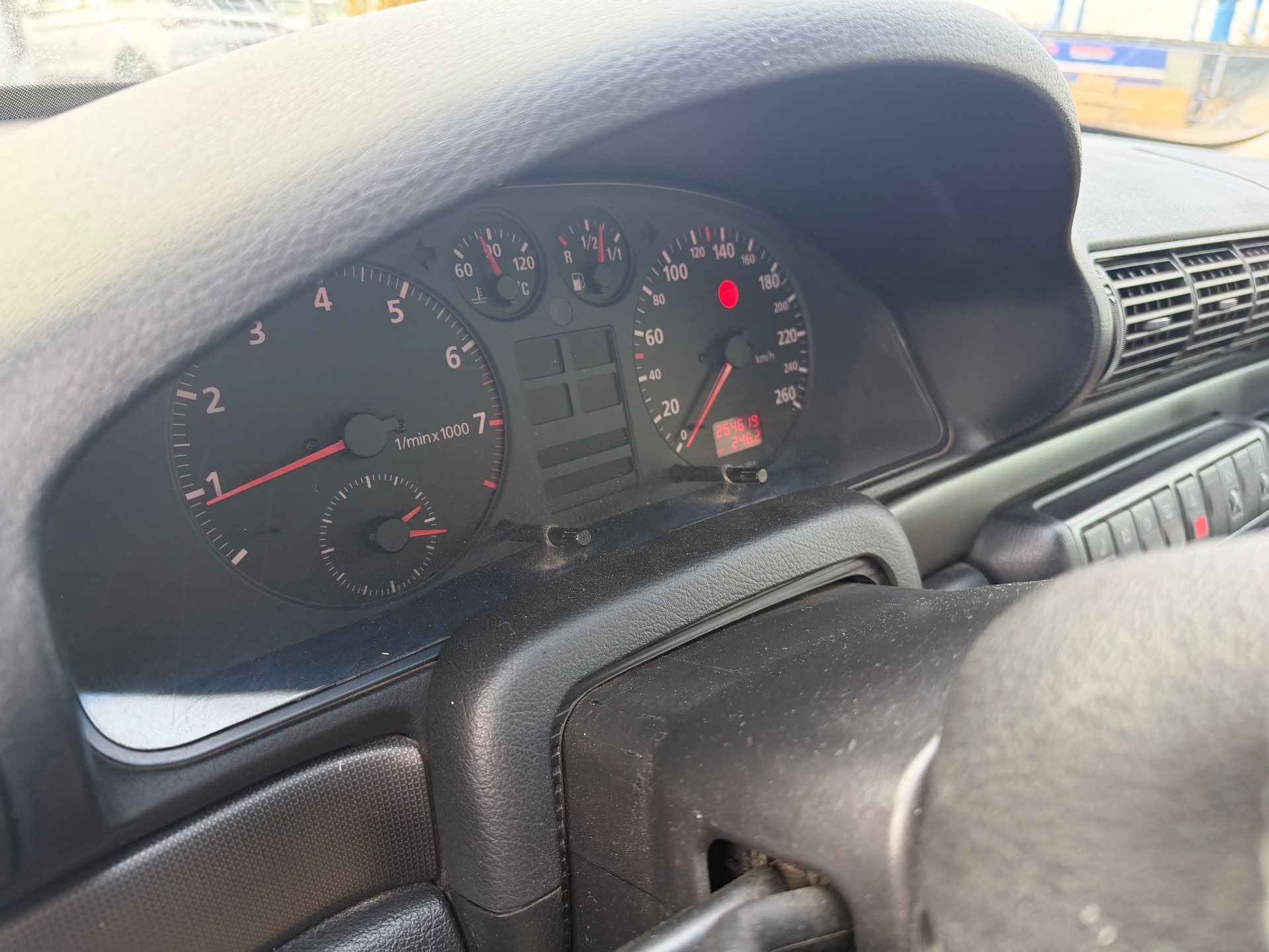 Audi A4, 1997 — Салон