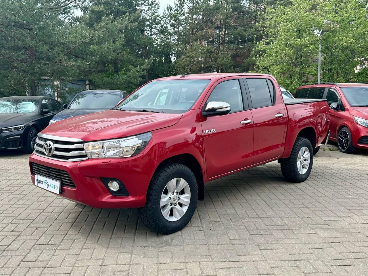 Toyota Hilux 8 поколение 2016 — обложка