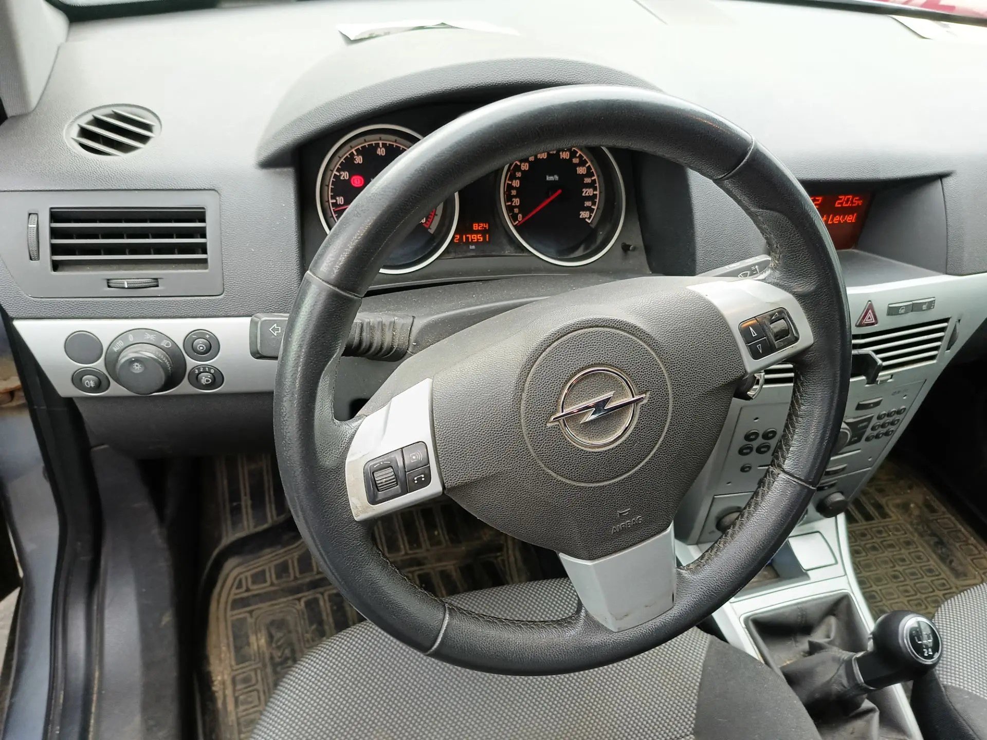 Opel Astra, 2011 — Салон
