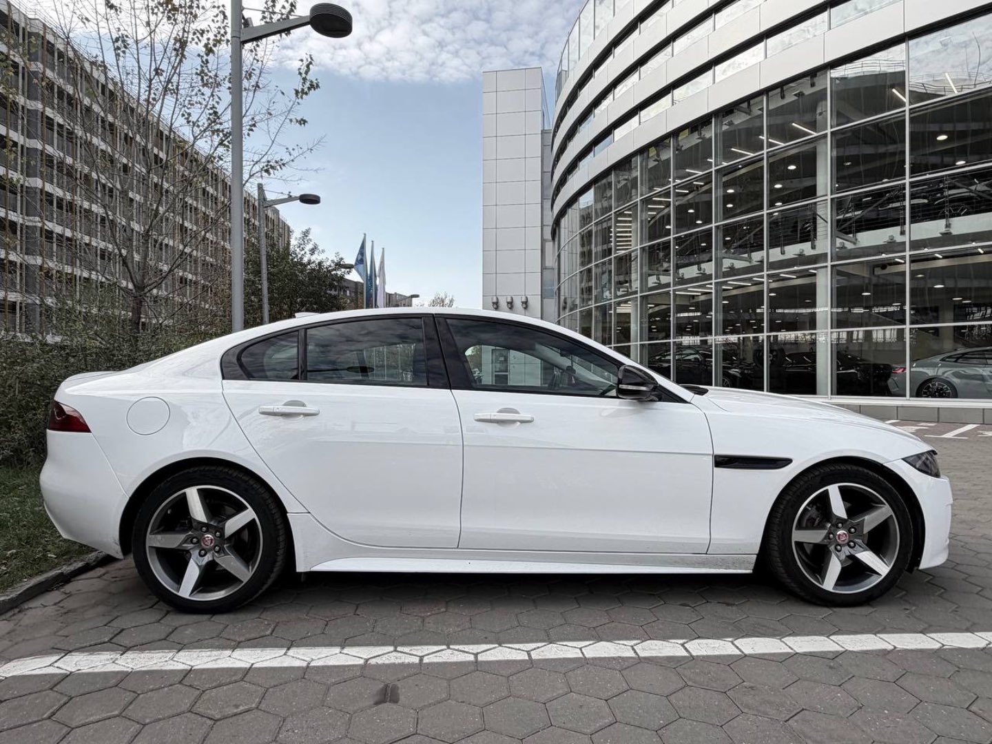 Jaguar XE, 2018 — Снаружи