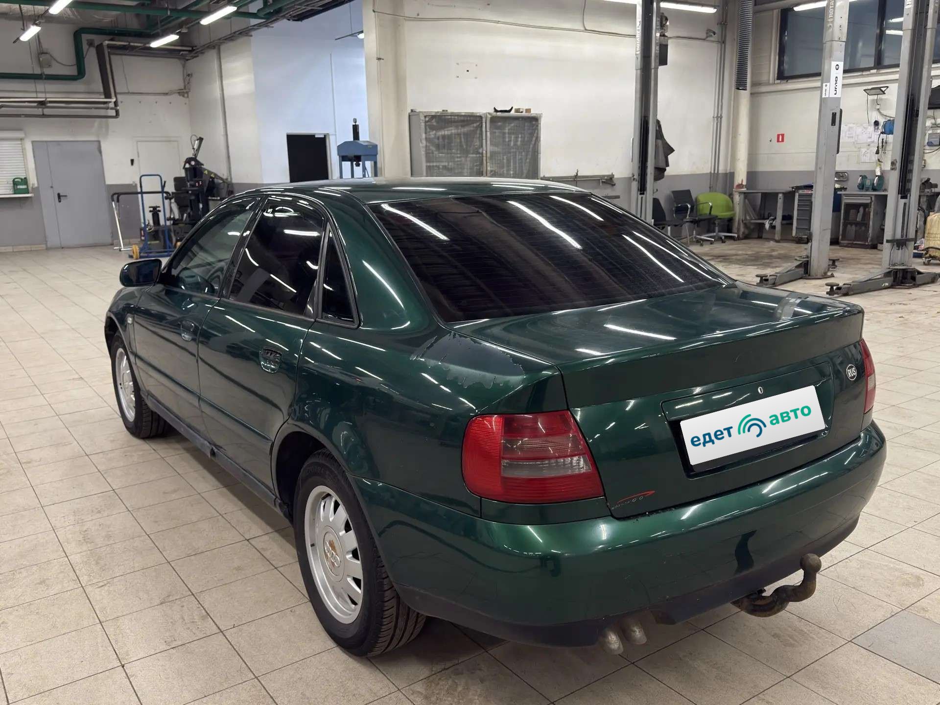 Audi A4, 1999 — Снаружи