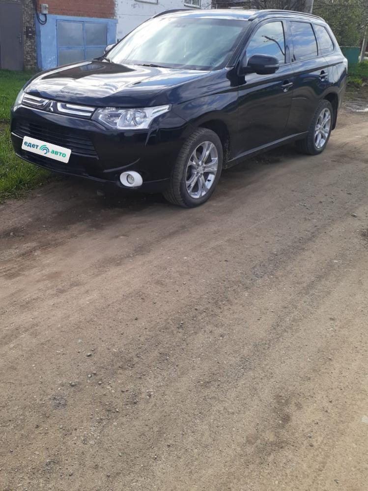 Mitsubishi Outlander 3 поколение 2013 — обложка