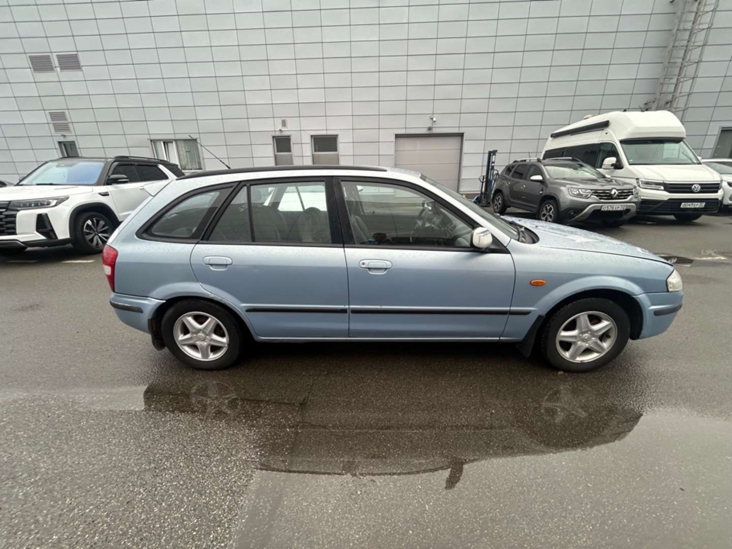 Mazda 323, 1999 — Снаружи