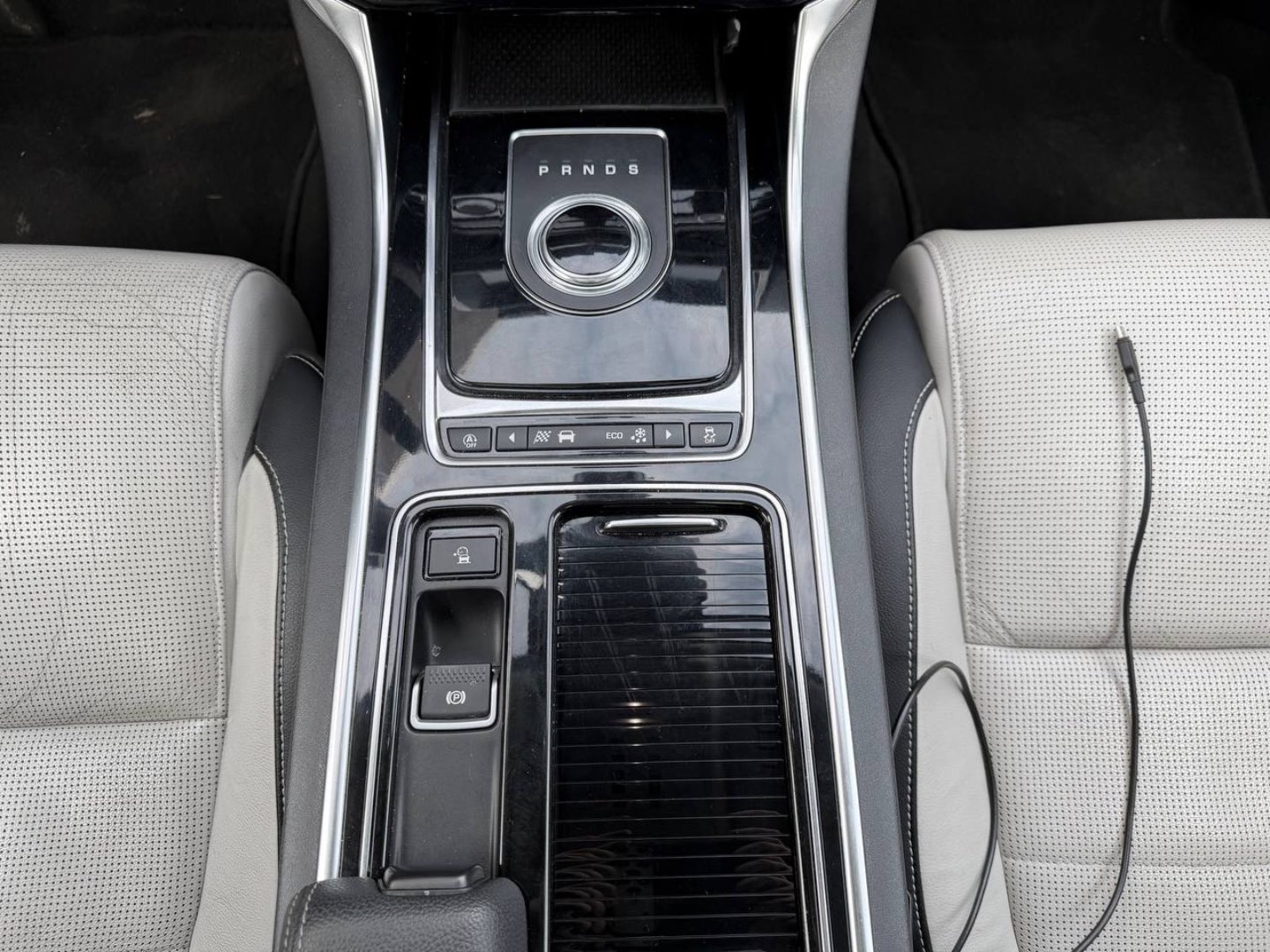 Jaguar XE, 2018 — Салон